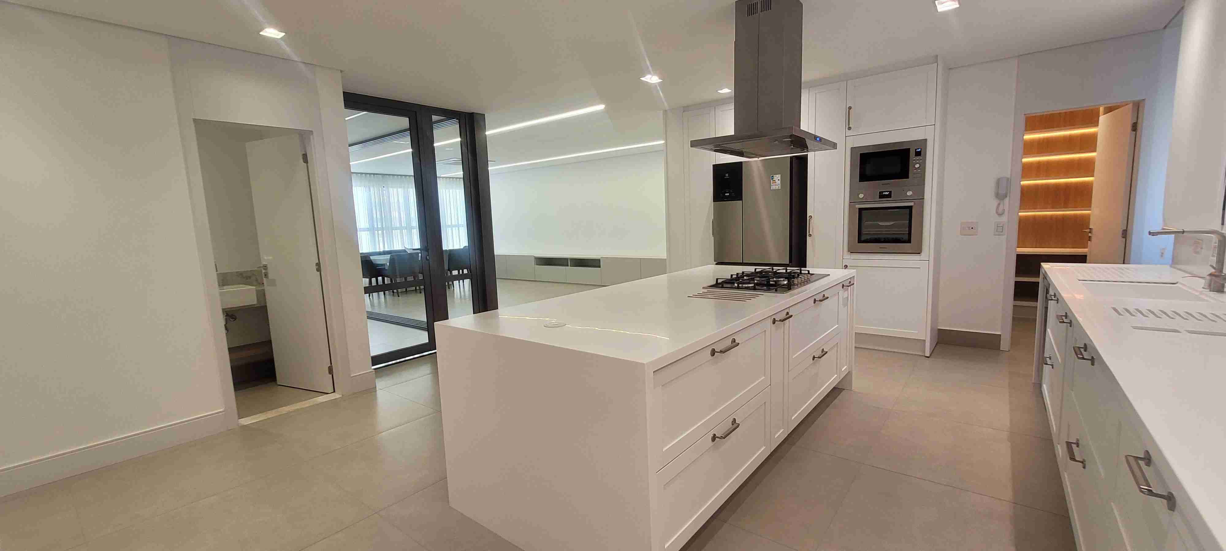Apartamento para locação no Edifício Epic, 3 Suites, andar alto, Semi mobiliado , 2 vagas- Gleba Palhano-PR