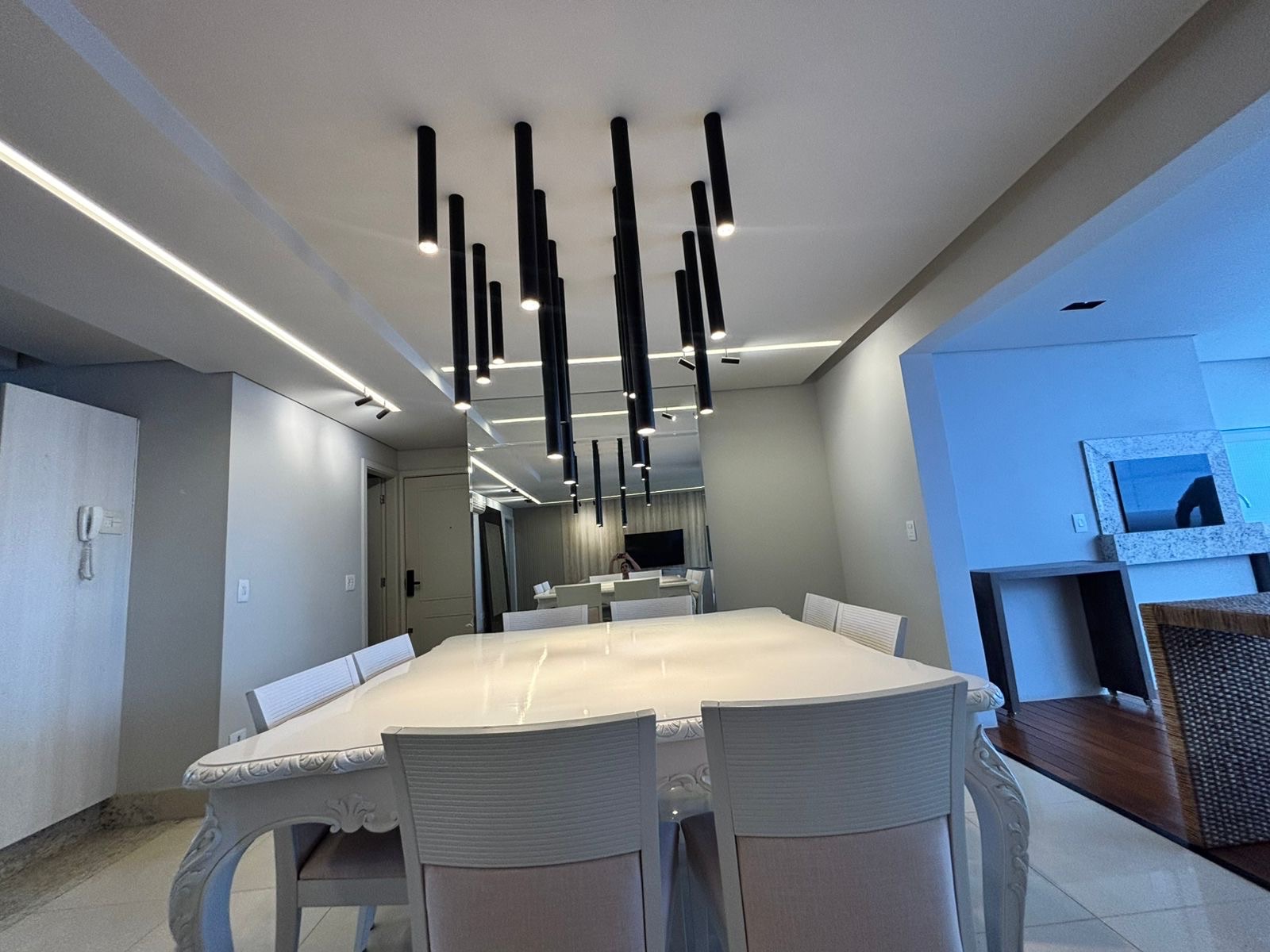 Apartamento à venda, Edifício Pallazo Di Césare , 156m2 úteis, 3 suítes, 3 vagas, andar alto, vista Lago, mobiliado, Bela Suiça, Londrina, PR