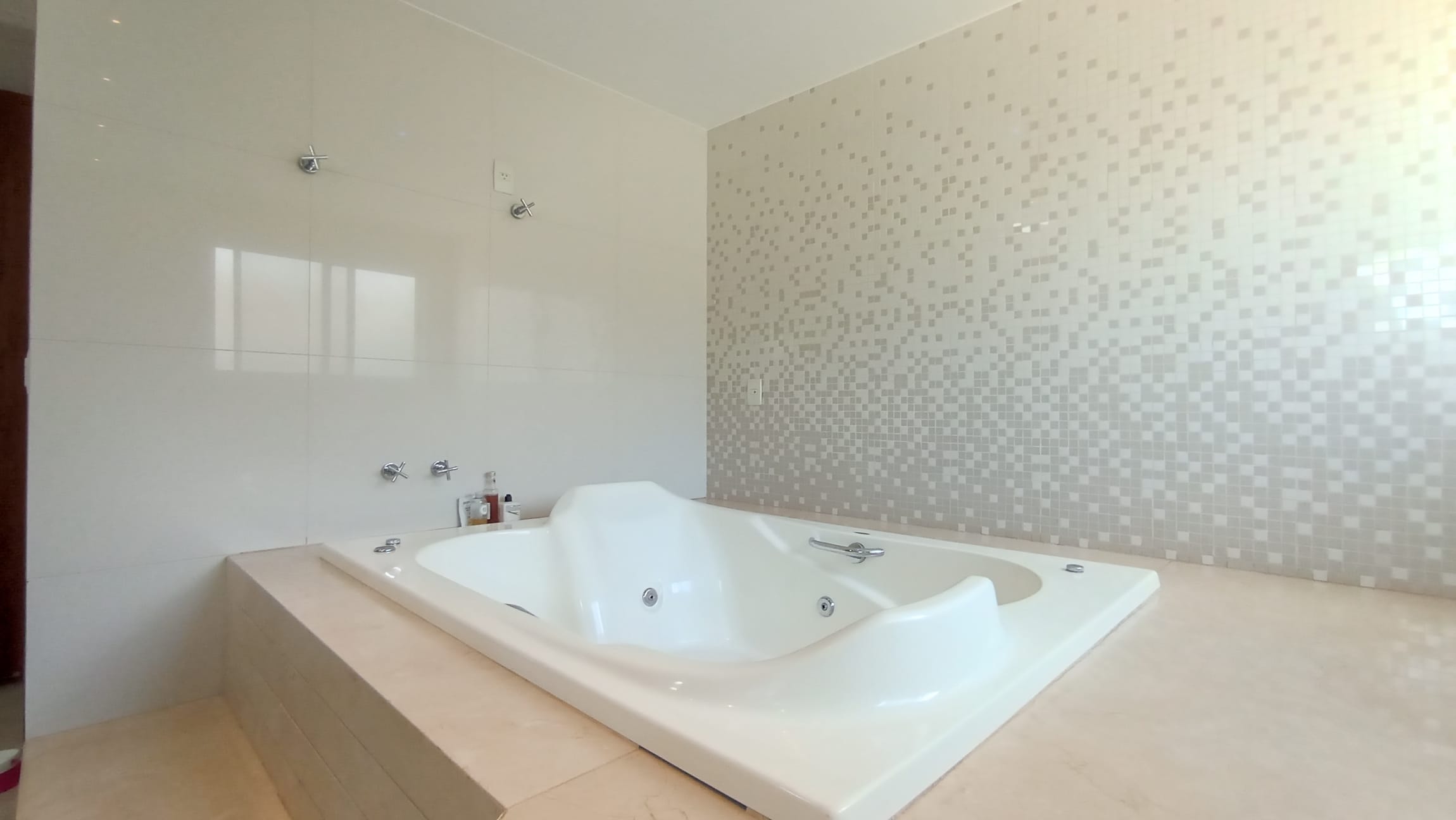 Casa à venda, Royal Park Resort, 4 suítes - Piscina -  Londrina, PR