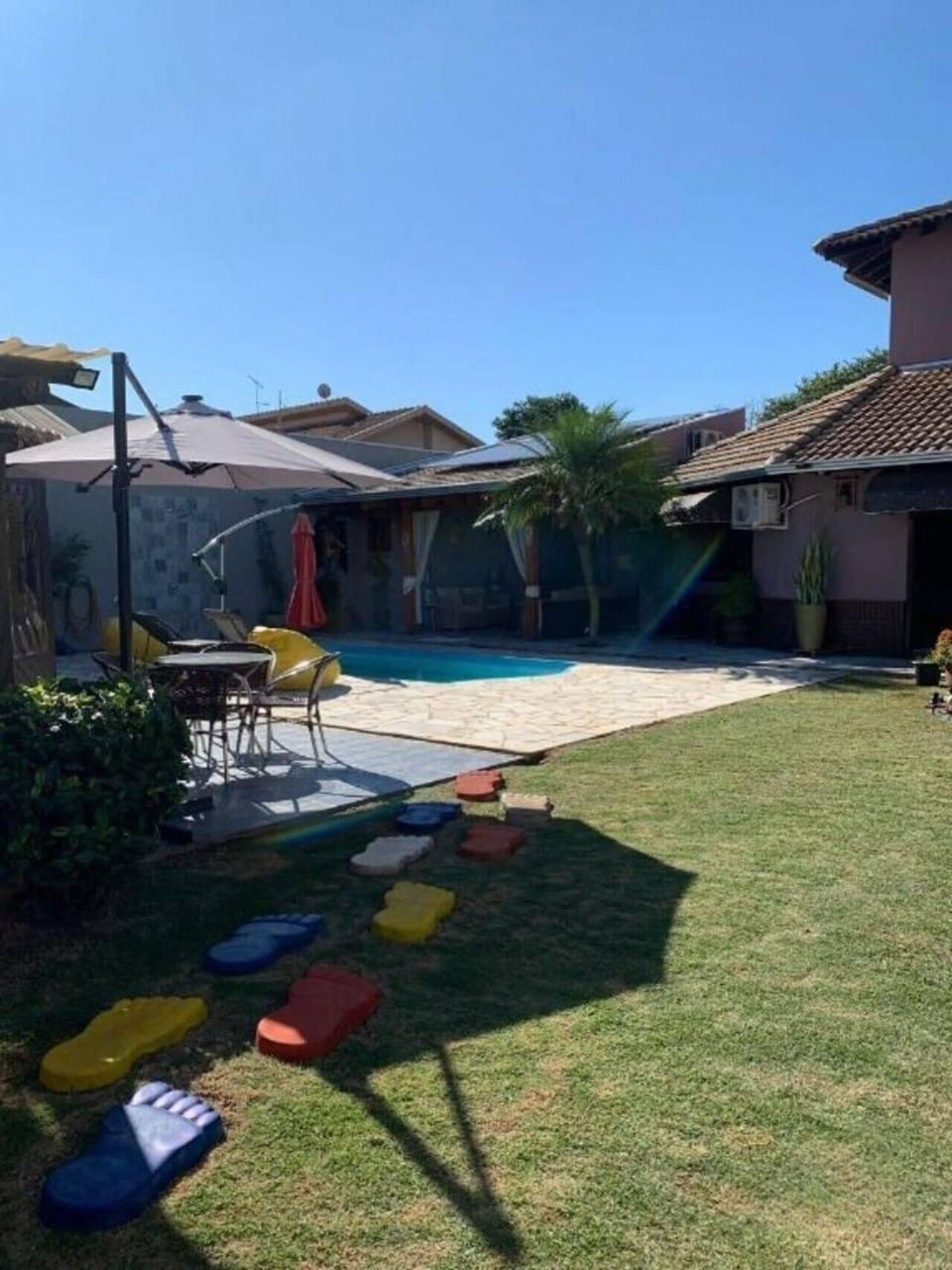 Casa à venda, 500m² terreno e 132m² construção, 2 suítes, piscina e churrasqueira, 4 vagas - Granville Parque Residencial, Londrina, PR