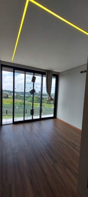 Sobrado a venda no Condominio Moradas do Vale, 186m² úteis, 3 suítes, escritório, decorado - Londrina