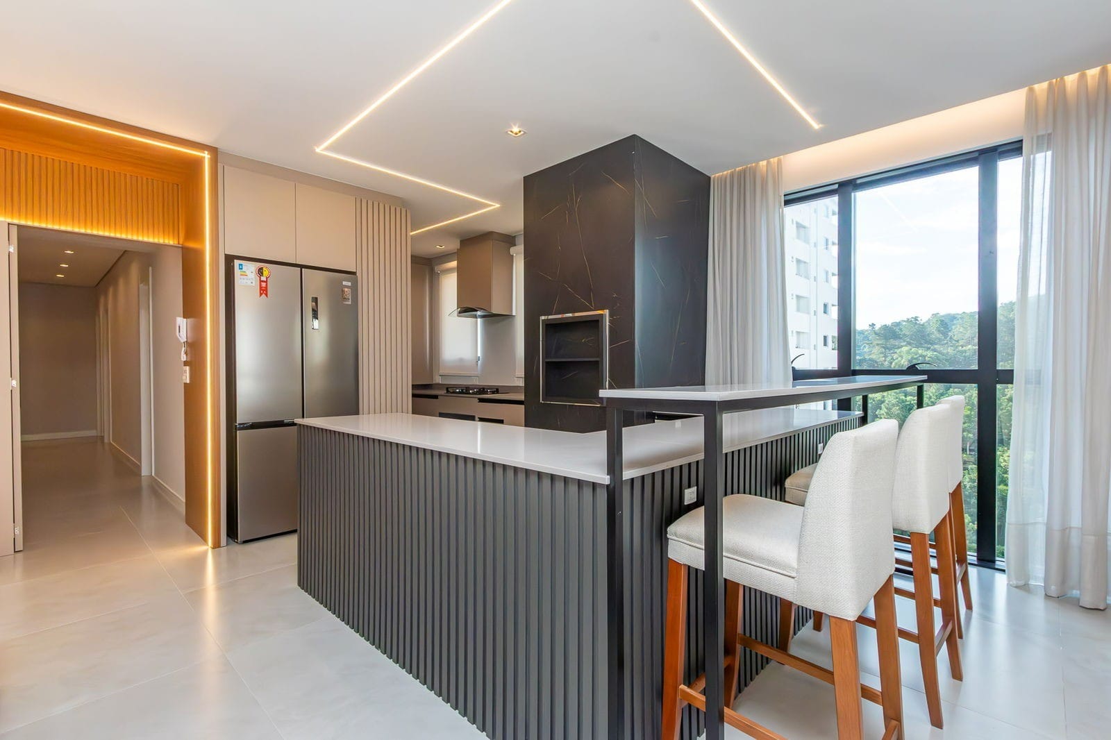 Apartamento à venda, Edifício Costa, 136m²úteis,  4 suítes, 1 Lavabo, 2 vagas, próximo a roda gigante, Pioneiros, Barra norte- Balneário Camboriú