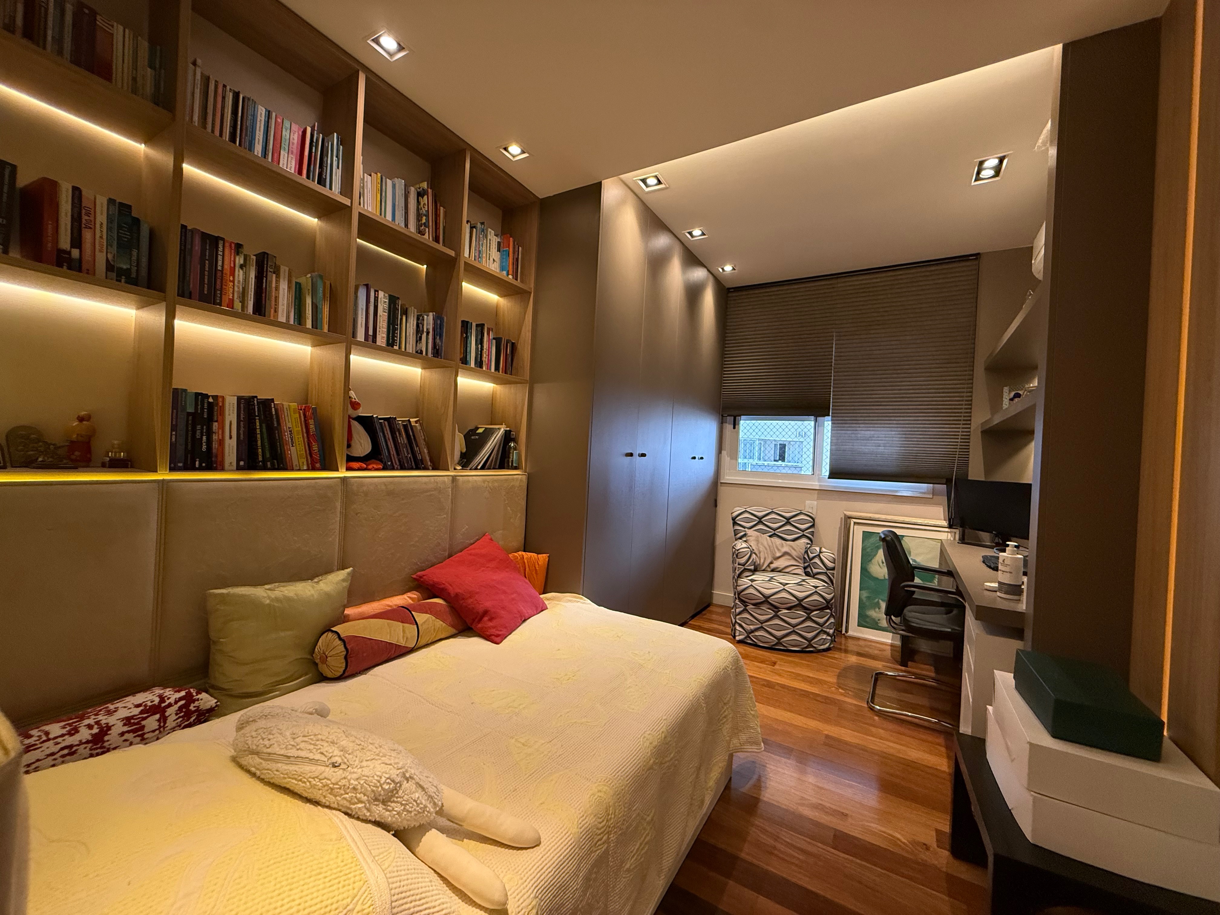 Apartamento à Venda,Porteira fechada, 245m² Privativo aceita permuta, Contém 4 suítes,3 vagas Garagem Gleba Palhano, Londrina, PR