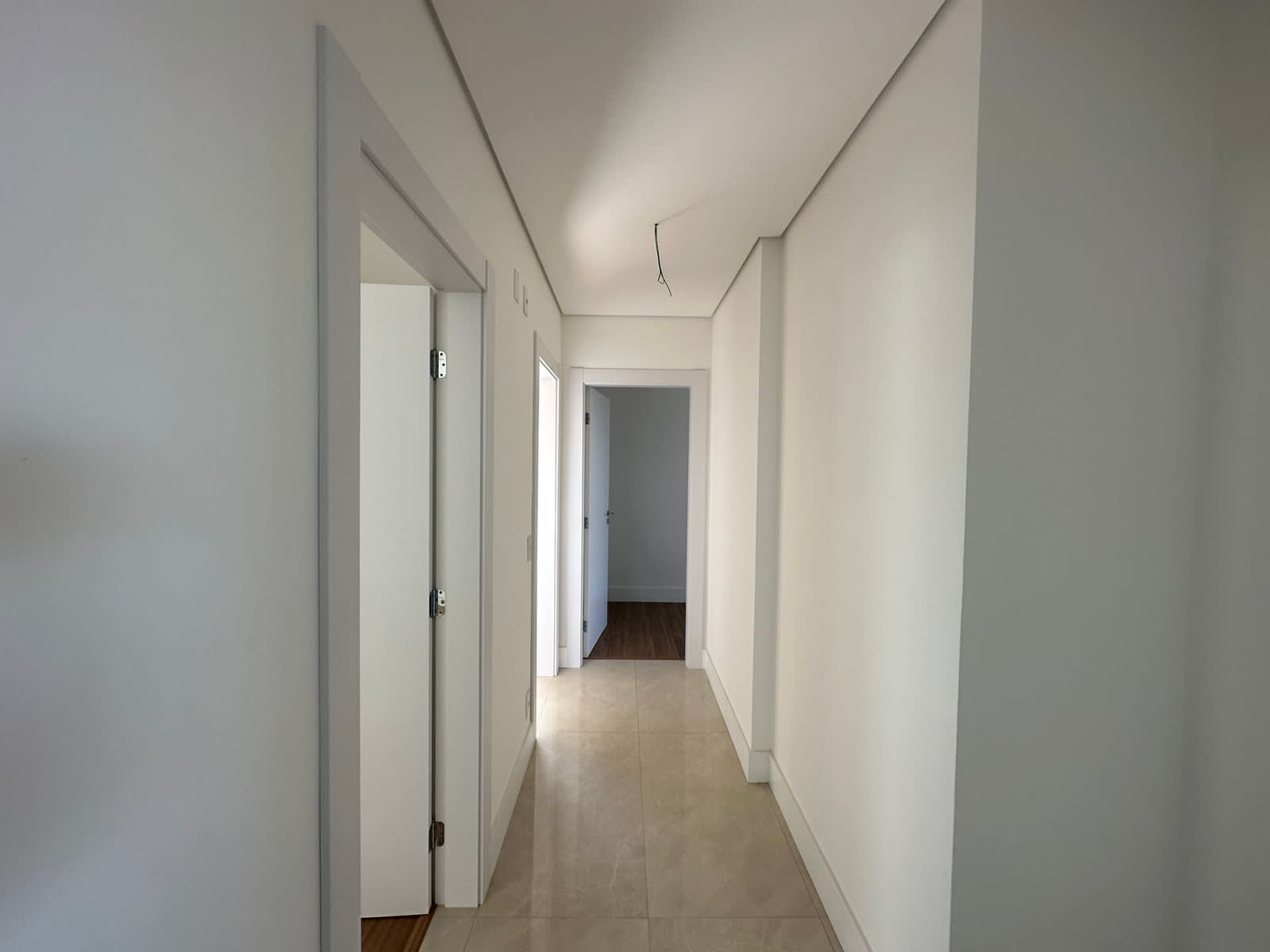 Apartamento à venda, Edifício Grand Palais,  216m² úteis, 3 suítes, sacada c/ skinglas, elevador privativo, 3 vagas , andar alto -Gleba Palhano- 