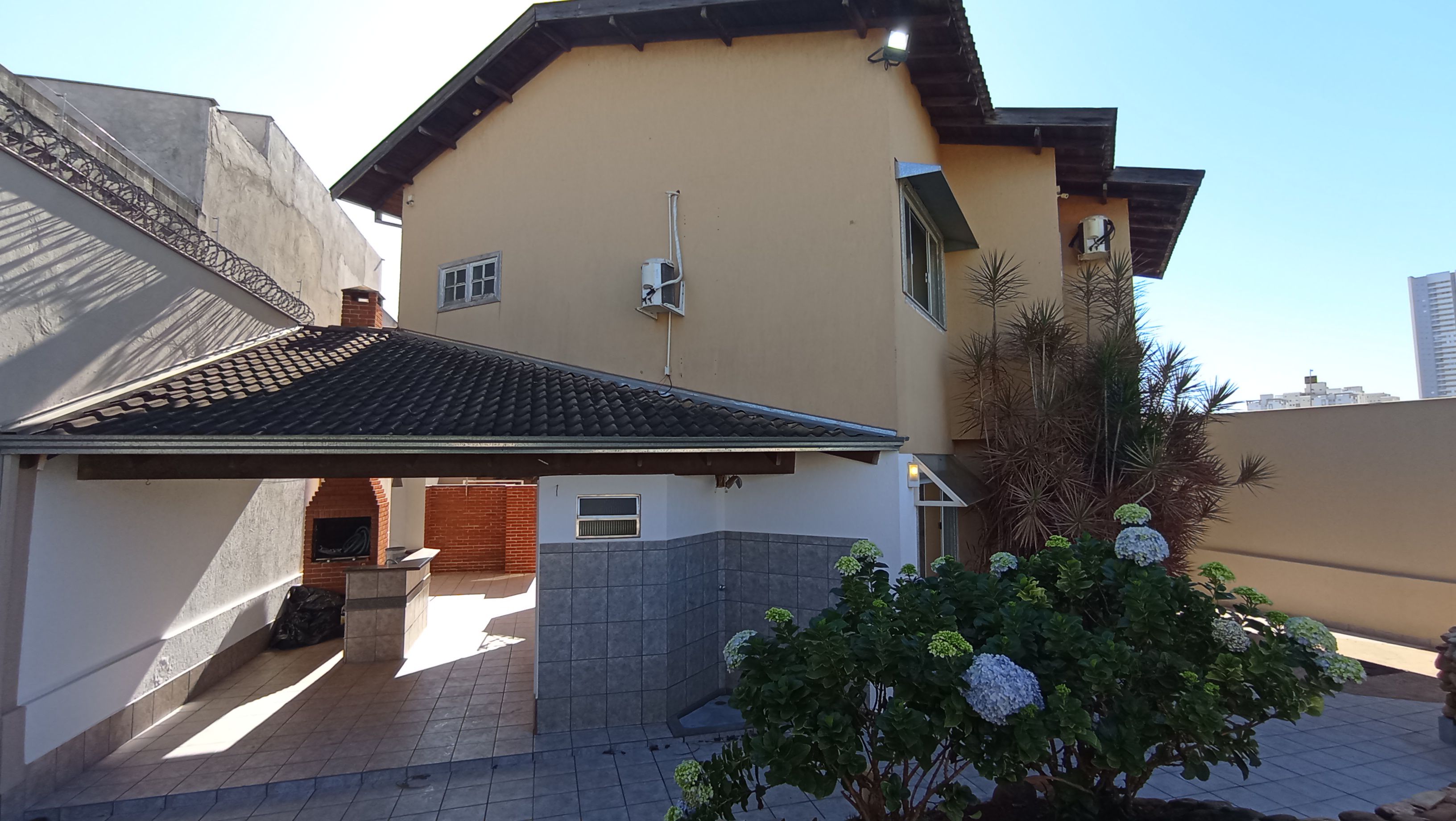 Casa à Venda, 4 quartos - 2 suítes/ piscina/ Tucanos,  Londrina, PR