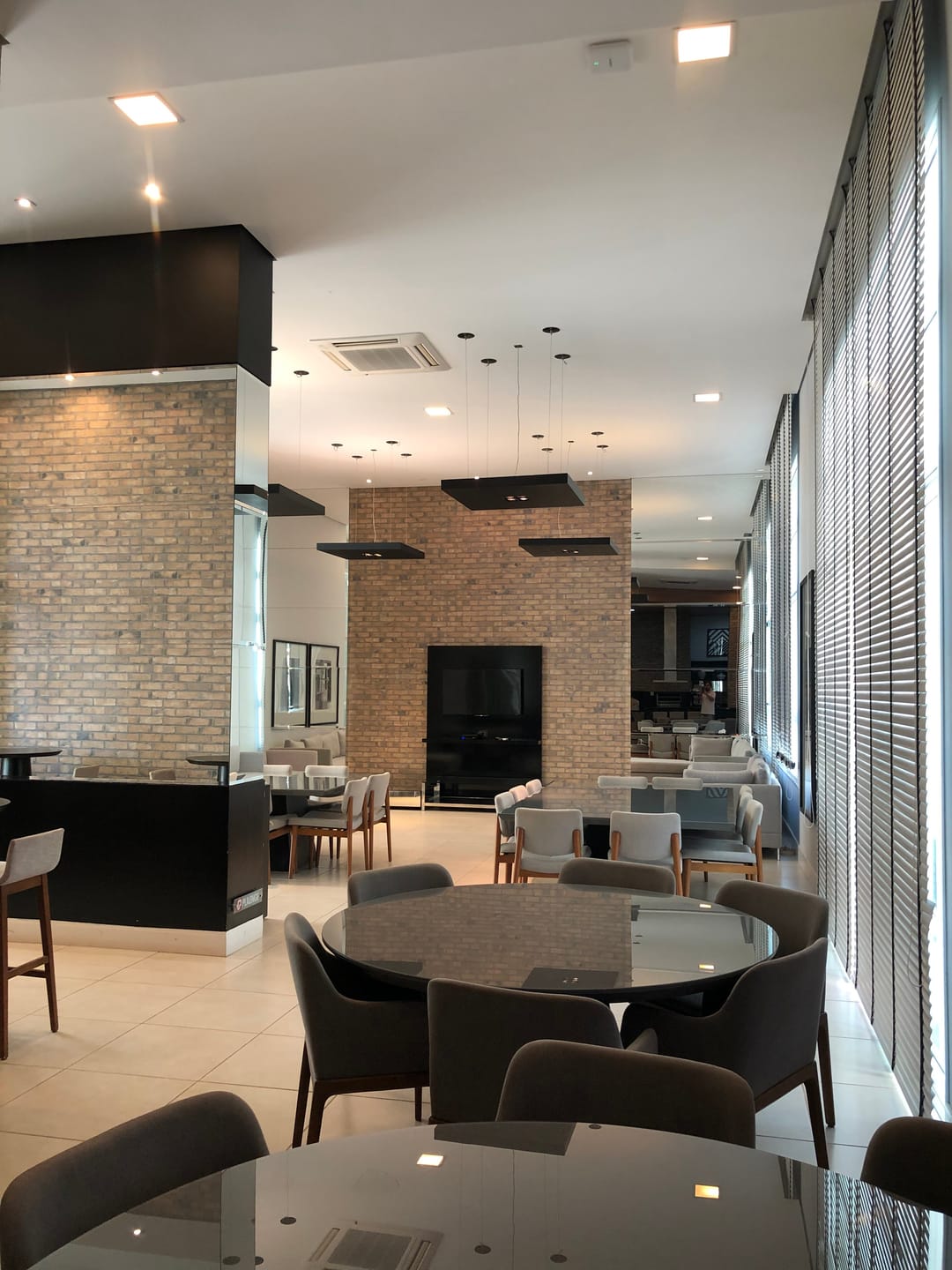 Apartamento à venda, Edifício Le Blanc, 236m² úteis, 3 suítes, 4 vagas, elevador privativo, ampla varanda gourmet - Gleba Palhano, Londrina, PR