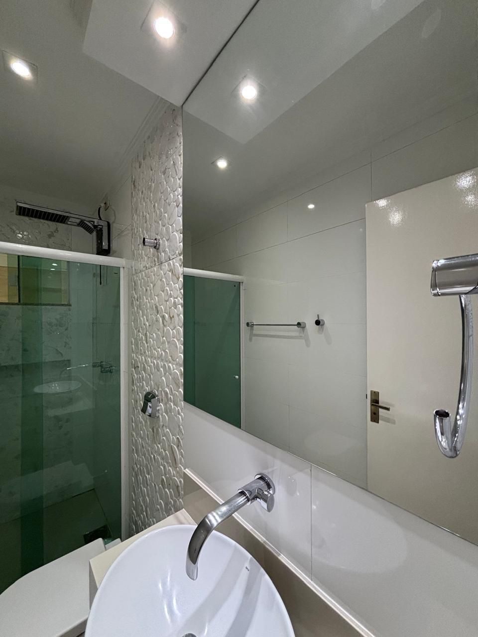Casa à venda, 2 quatos, um closet, 2 vagas, 112M²,  Condomínio Sabará 1, Londrina-PR