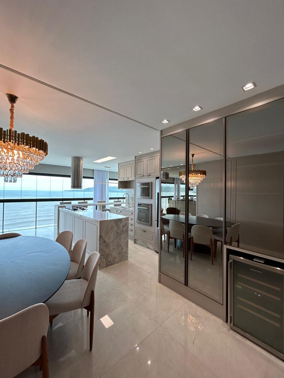 Apartamento  à venda CARTIER FRENTE MAR, Meia praia, 180M² úteis, 4 suítes, 4 vagas,  finamente mobiliado - Meia praia, Itapema, SC