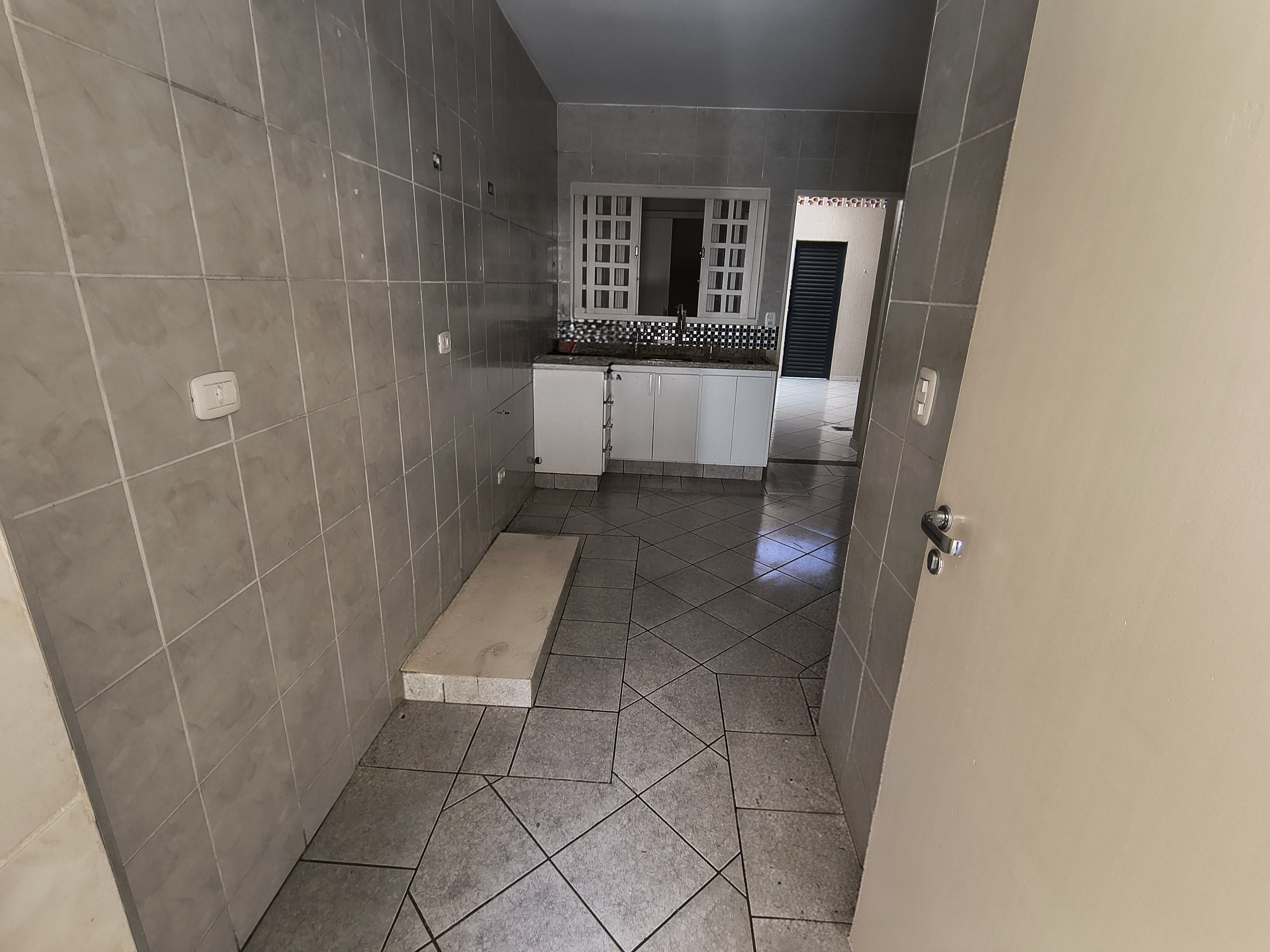 Casa à venda, 3 quartos 1 suíte, 3 vagas, 107M² úiteis, área gourmet, Planejados na suíte,Parque Jamaica, Londrina-PR