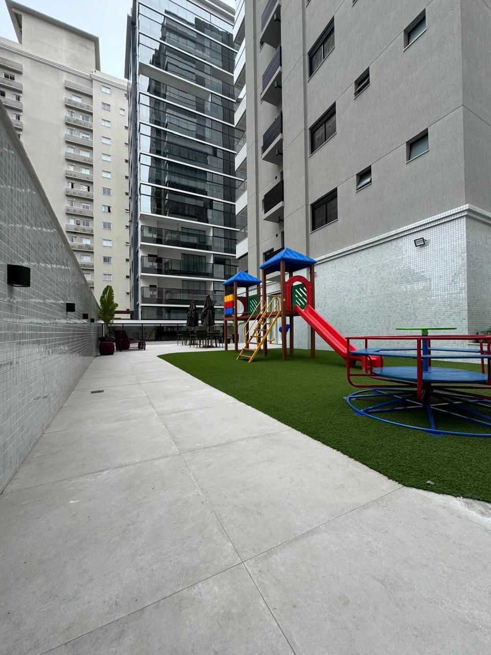 Apartamento novo à venda, 400m² da praia, Edifício Fiori Del Mare Residenziale, 3 suítes, 2 vagas de garagem, Itapema/SC.