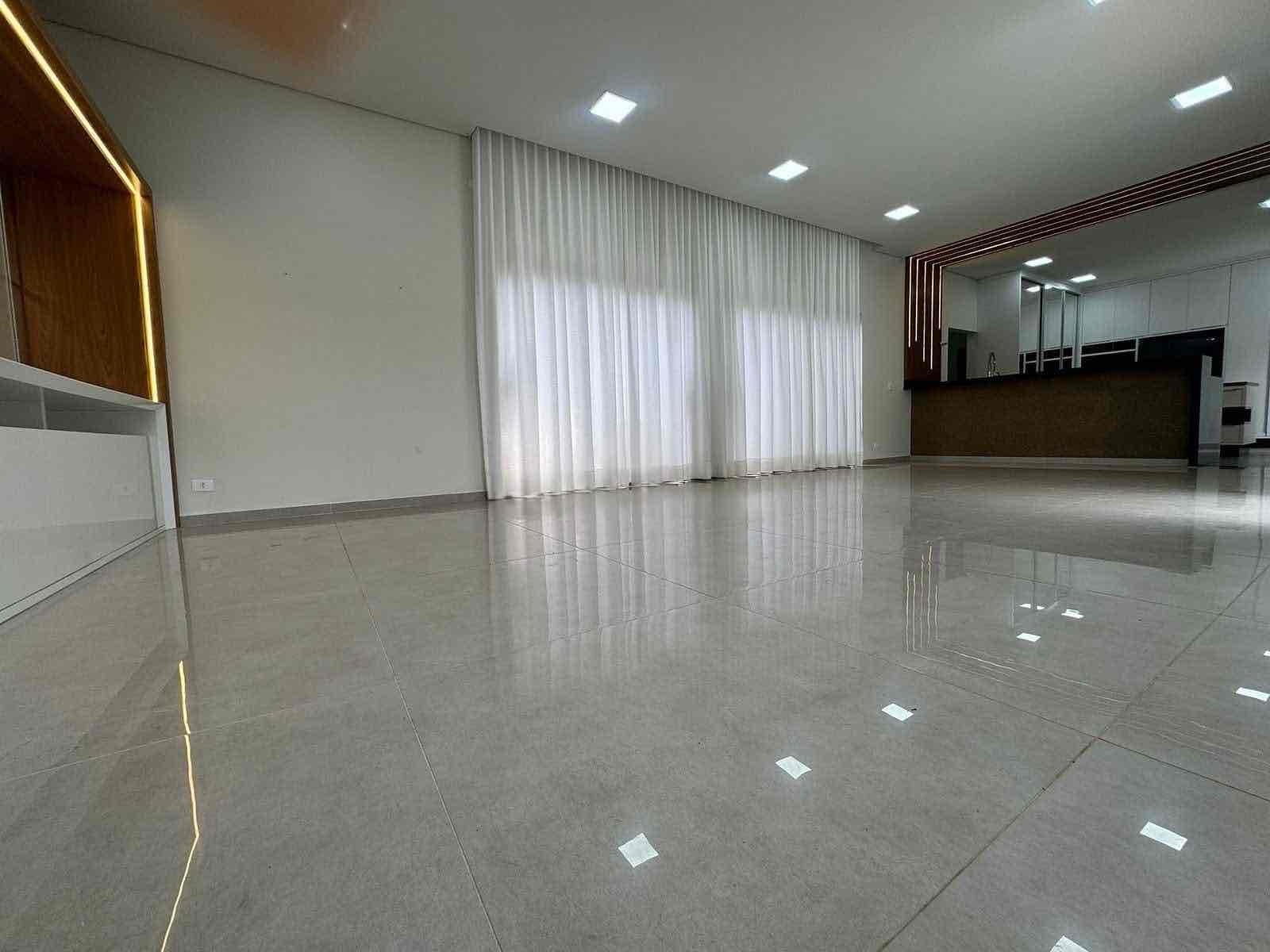Casa  à venda, Royal Forest, 292m² úteis, 3 suítes, piscina aquecida, 4 vagas - Esperança, Londrina, PR