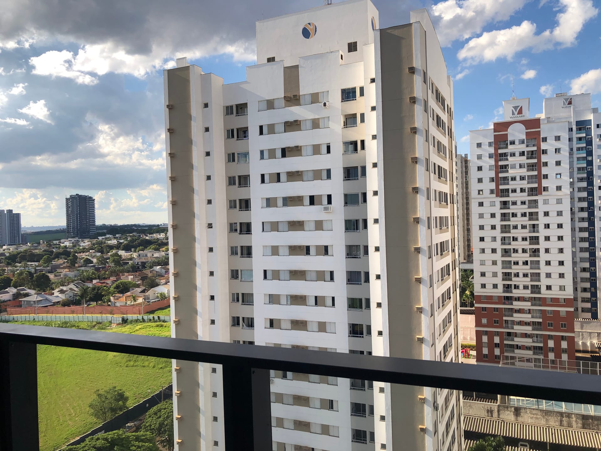 Apartamento à venda, Edifício Sense, 79m² úteis, 2 quartos (1 suíte), andar alto, ampla sacada com churrasqueira - Terra Bonita, Londrina, PR