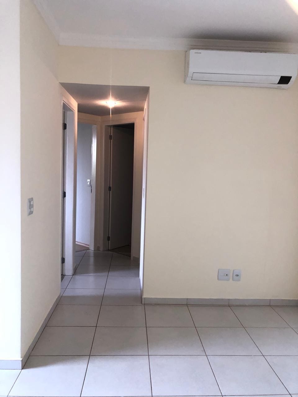 Apartamento à venda, Edifício Mirante do Lago, 76m² úteis, 3 quartos sendo 1 suíte, sacada com churrasqueira - Gleba Fazenda Palhano, Londrina, P