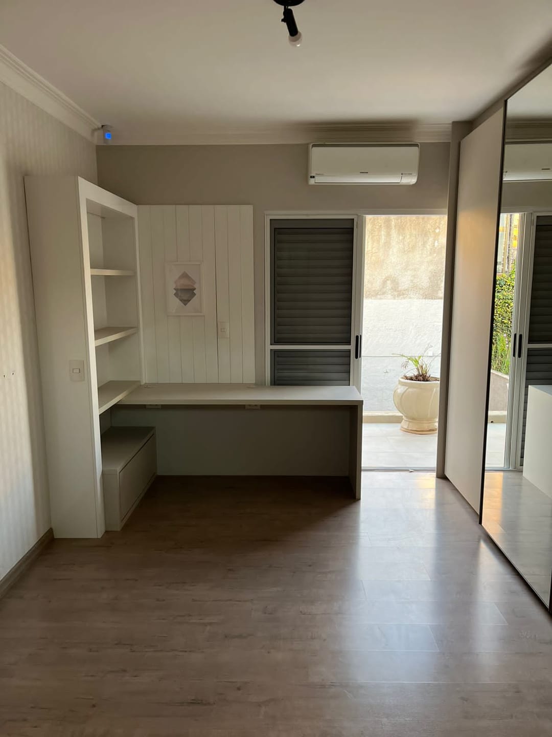 Casa Residencial ou Comercial de 400 m² para venda, 05 quartos (sendo 2 suítes) piscina, de frente para o lago Igapó 1 -Bairro Canaã, Londrina, P