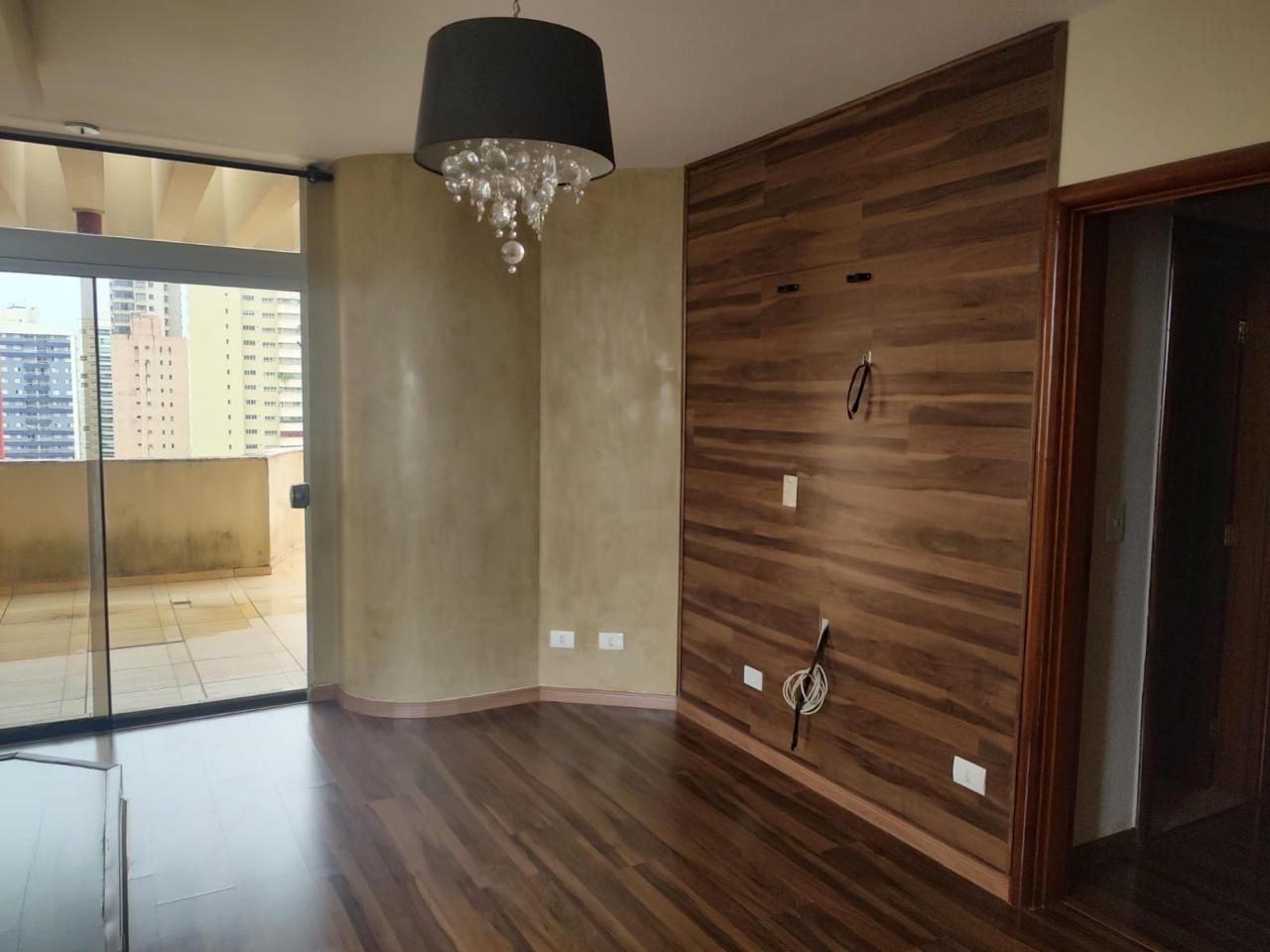 Apartamento à venda, 467m²  úteis, cobertura penthouse, 4 dormitórios sendo 2 suítes, 4 banheiros, Centro - Londrina, PR