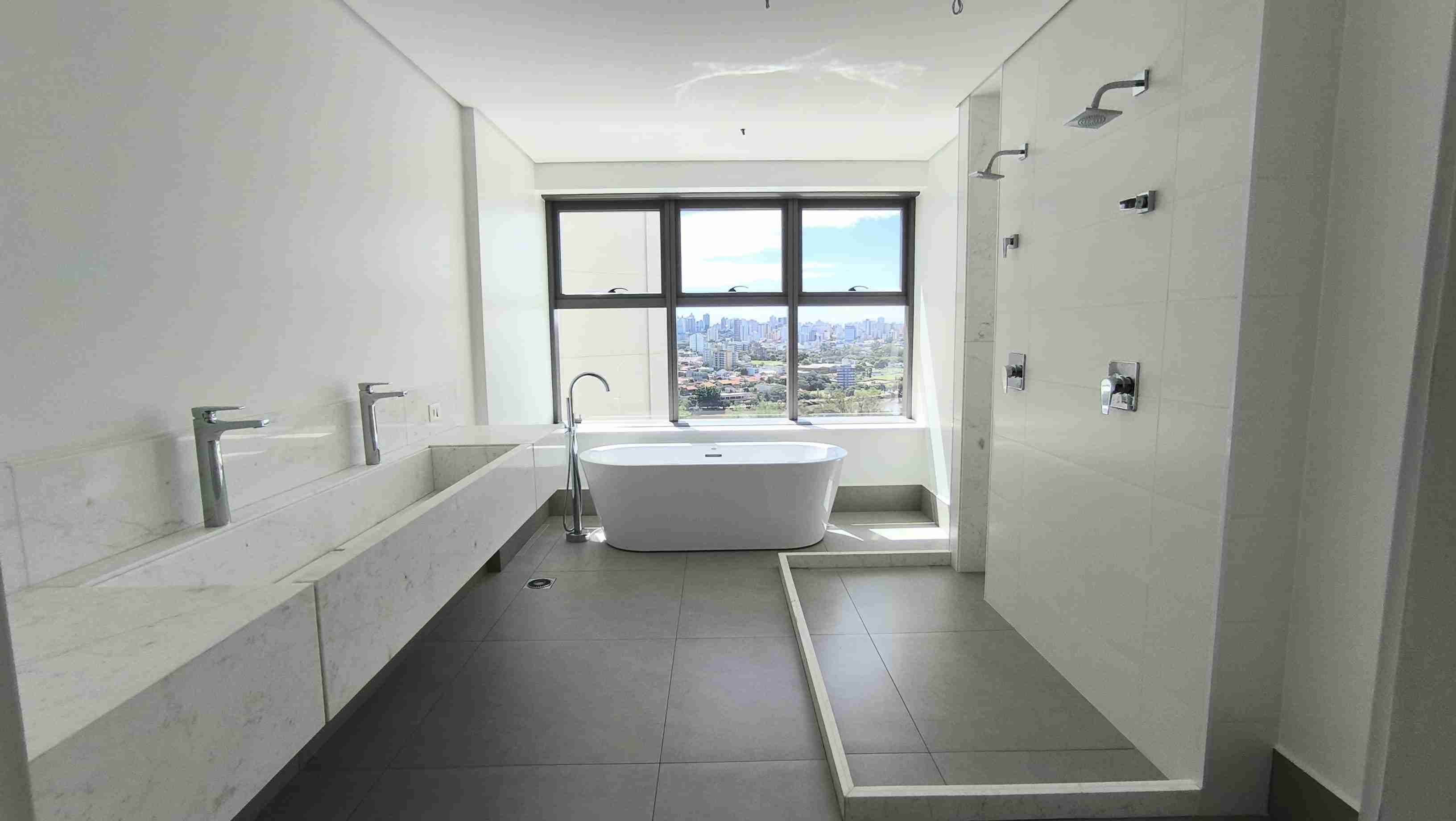 Apartamento à venda no Edifício Le Reve, 323m² úteis, 3 suítes, vista para o lago, 4 vagas - Gleba Palhano, Londrina, PR