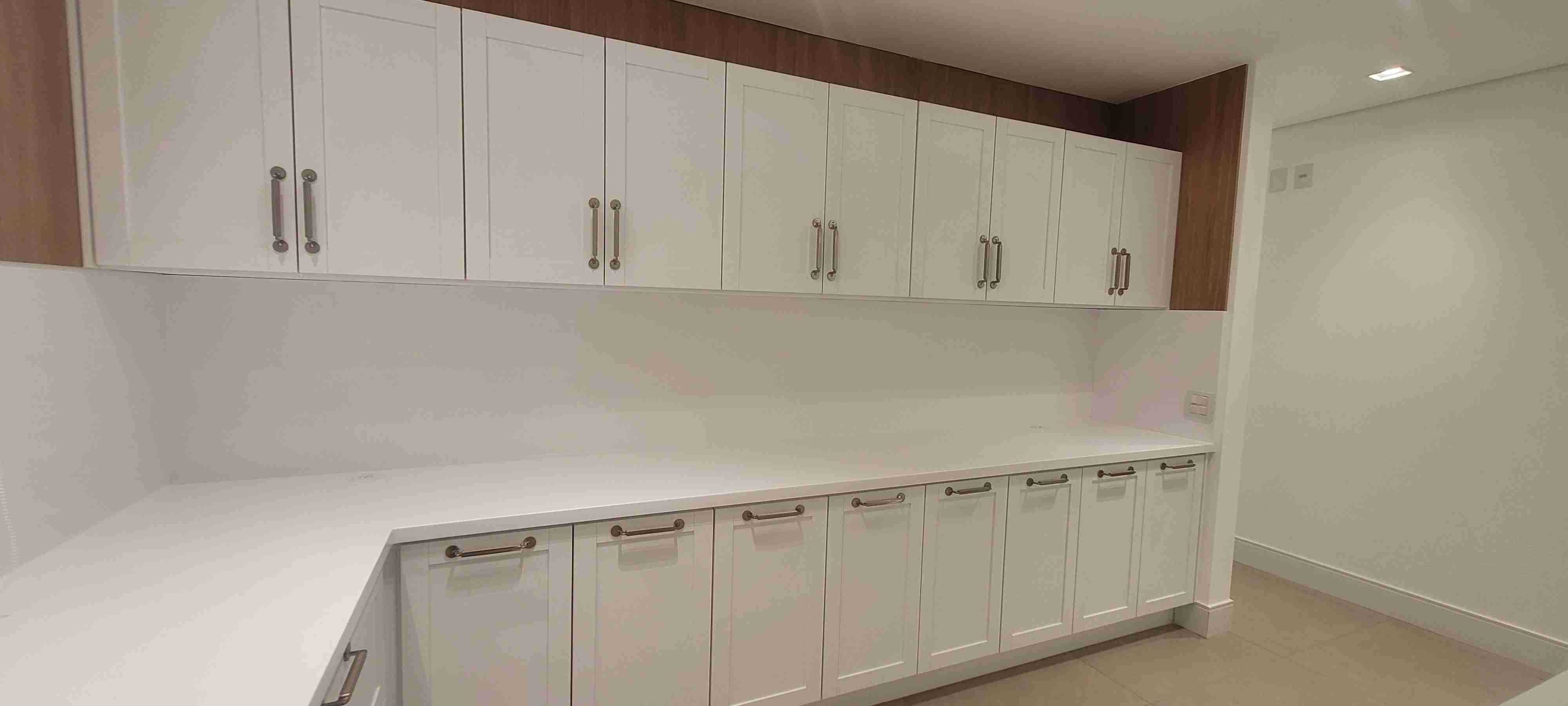 Apartamento para locação no Edifício Epic, 3 Suites, andar alto, Semi mobiliado , 2 vagas- Gleba Palhano-PR
