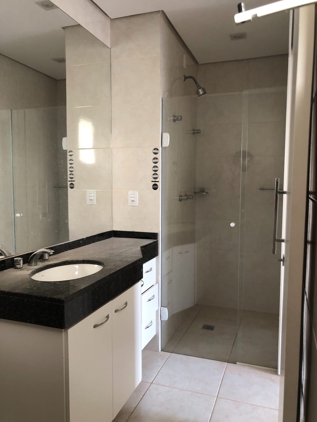 Casa à venda , Condomínio Acácia Imperial, 400m² privativos, 4 suítes, churrasqueira e piscina - Royal, Londrina, PR