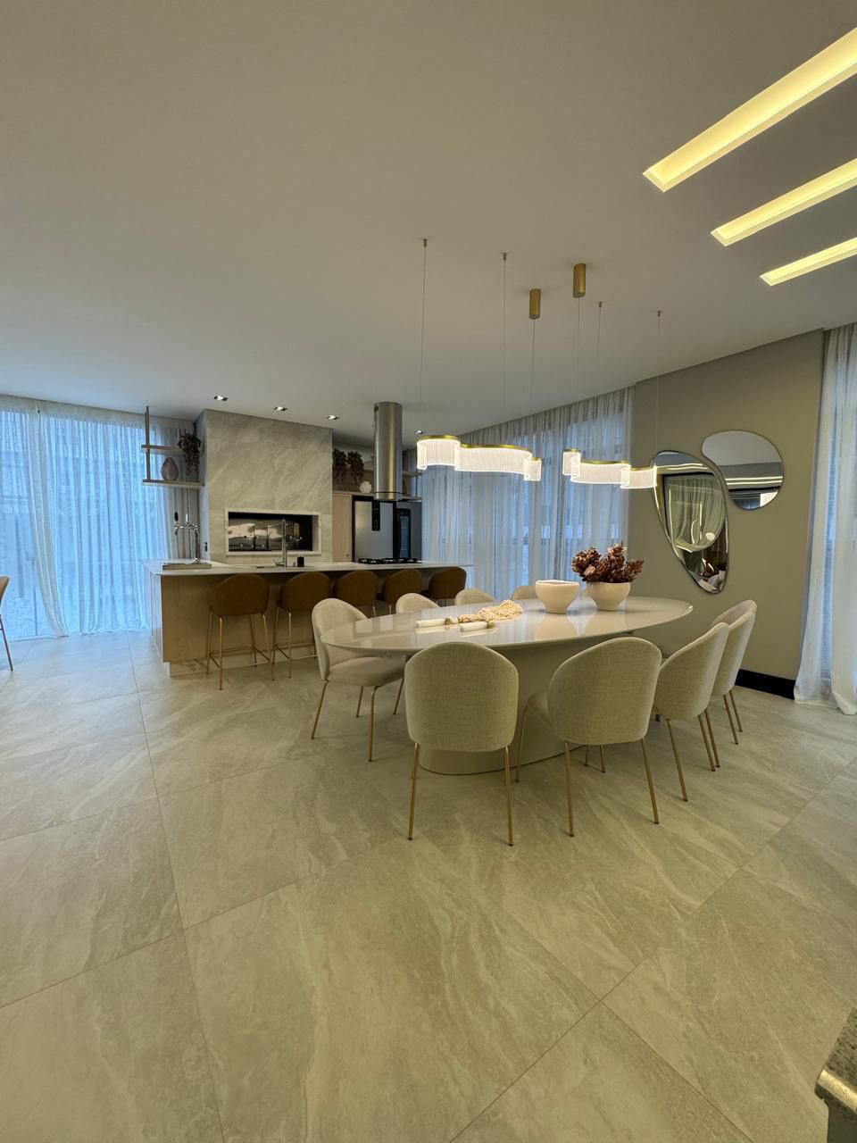 Apartamento novo à venda, 400m² da praia, Edifício Fiori Del Mare Residenziale, 3 suítes, 2 vagas de garagem, Itapema/SC.