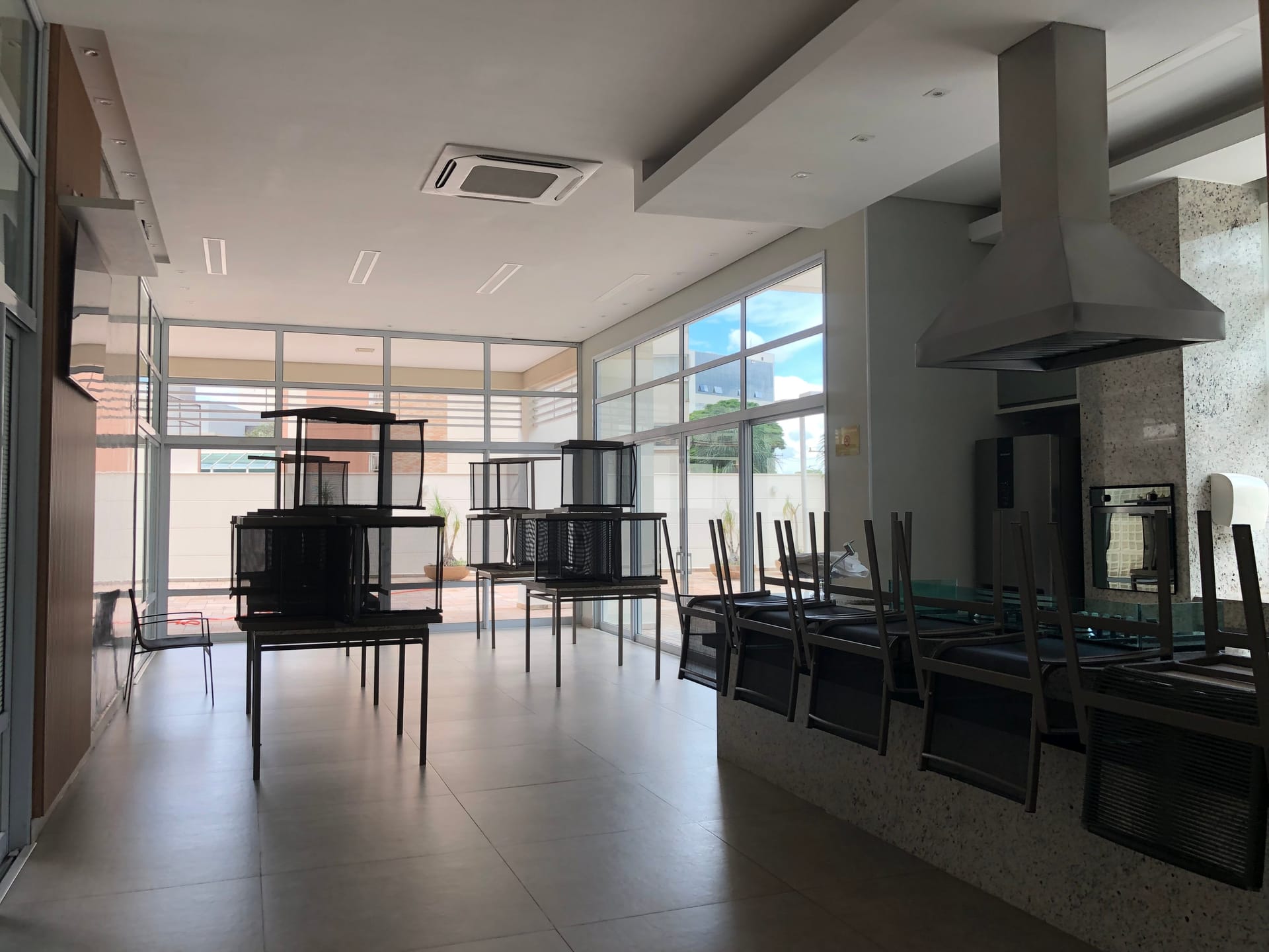 Apartamento à venda, Edifício Dolce Vita, 131,89m² úteis, 3 quartos (1 suíte), ampla varanda com churrasqueira, 2 vagas - Caiçaras, Londrina, PR