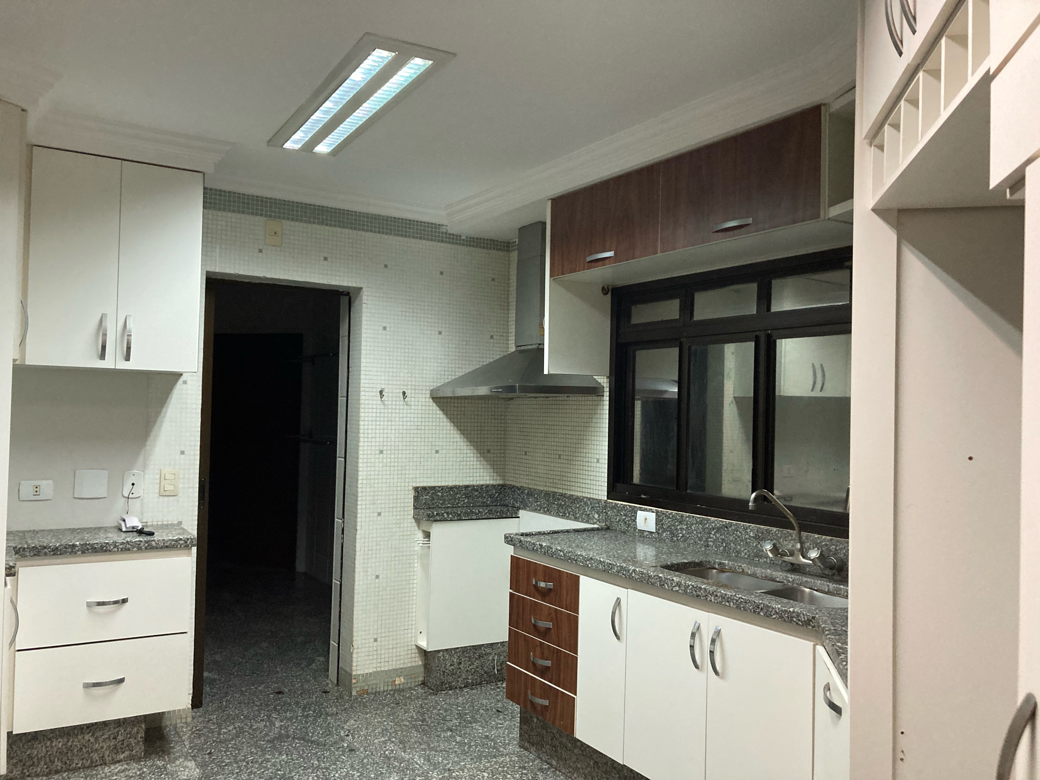 Aluga-se apartamento de 4 quartos na Gleba Fazenda Palhano com planejados, Londrina, PR
