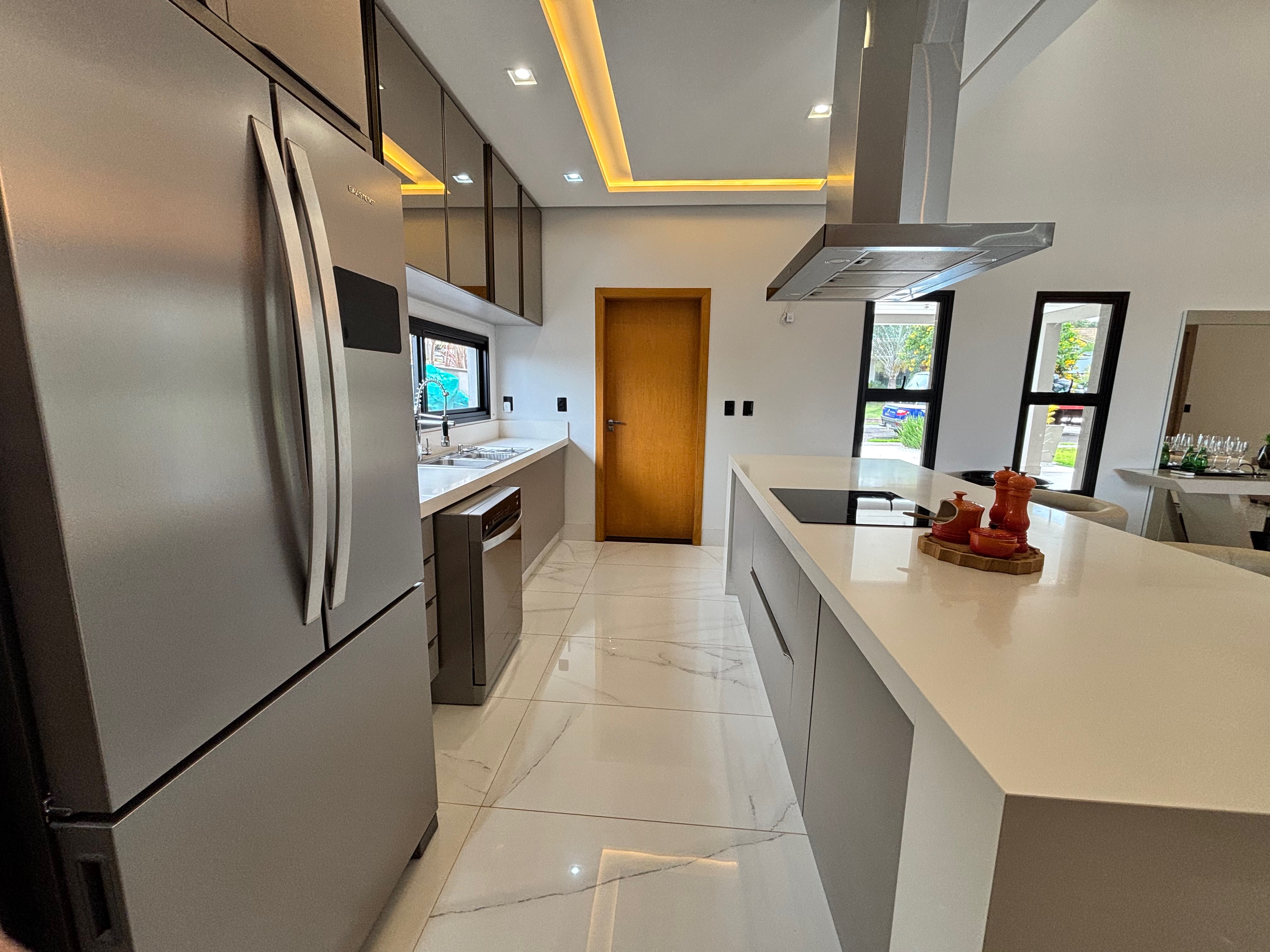 Casa térrea à venda, Condomínio Sun Lake, 249m² de construção, 3 suítes, 4 vagas  - Recanto do Salto, Londrina, PR