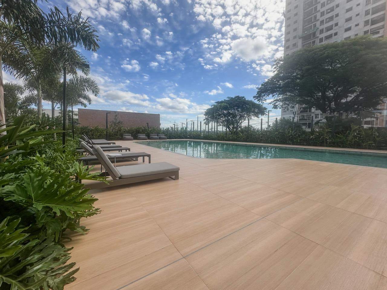 Apartamento à venda, Edifício Sense, 79m² úteis, 2 quartos (1 suíte), andar alto, ampla sacada com churrasqueira - Terra Bonita, Londrina, PR