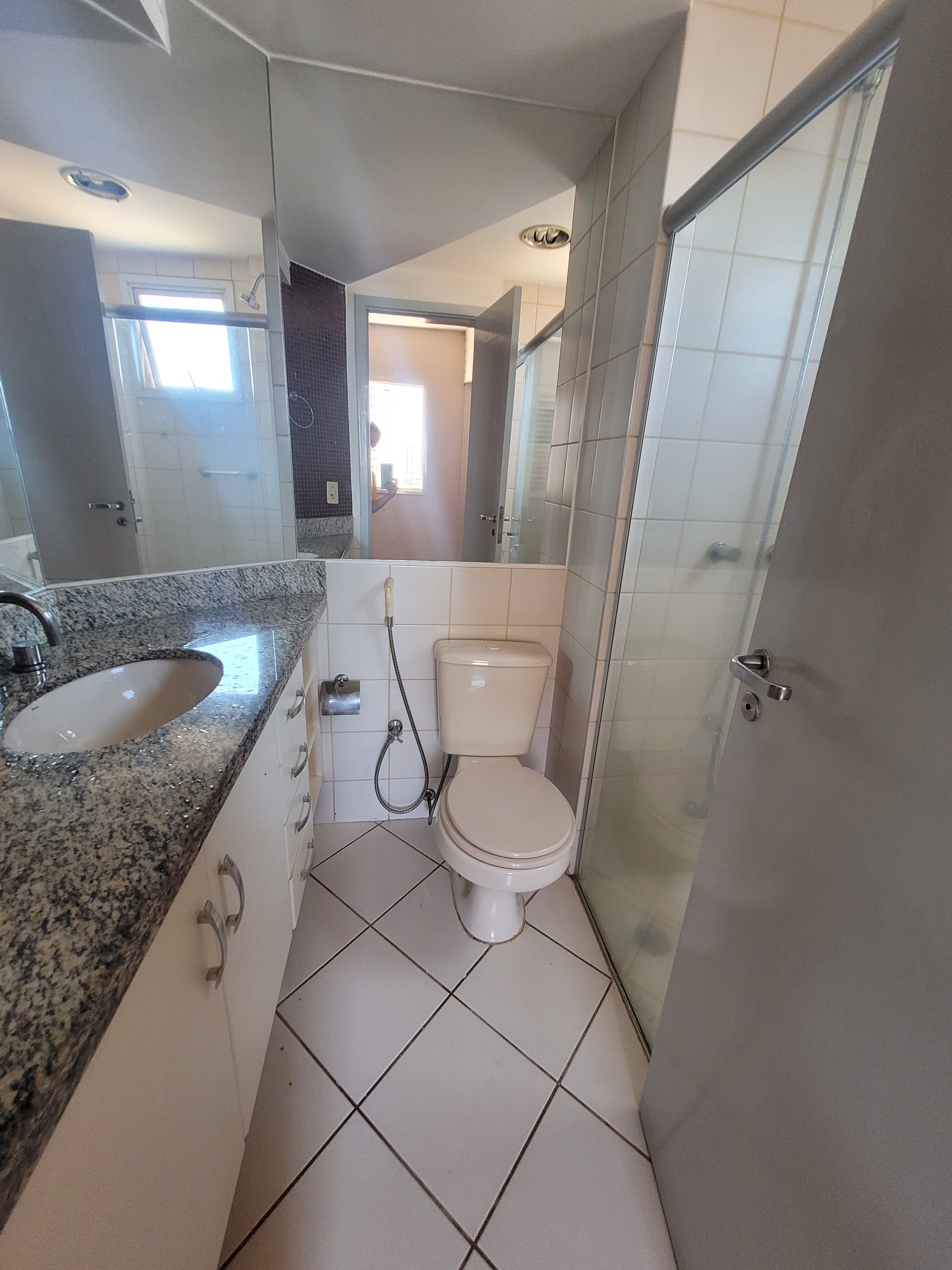 Apartamento  à Venda no edifício  Portal do lago,3 quartos/ 1 suite, andar alto, sol da manha,2 vagas de garagem,Gleba Fazenda Palhano, Londrina,