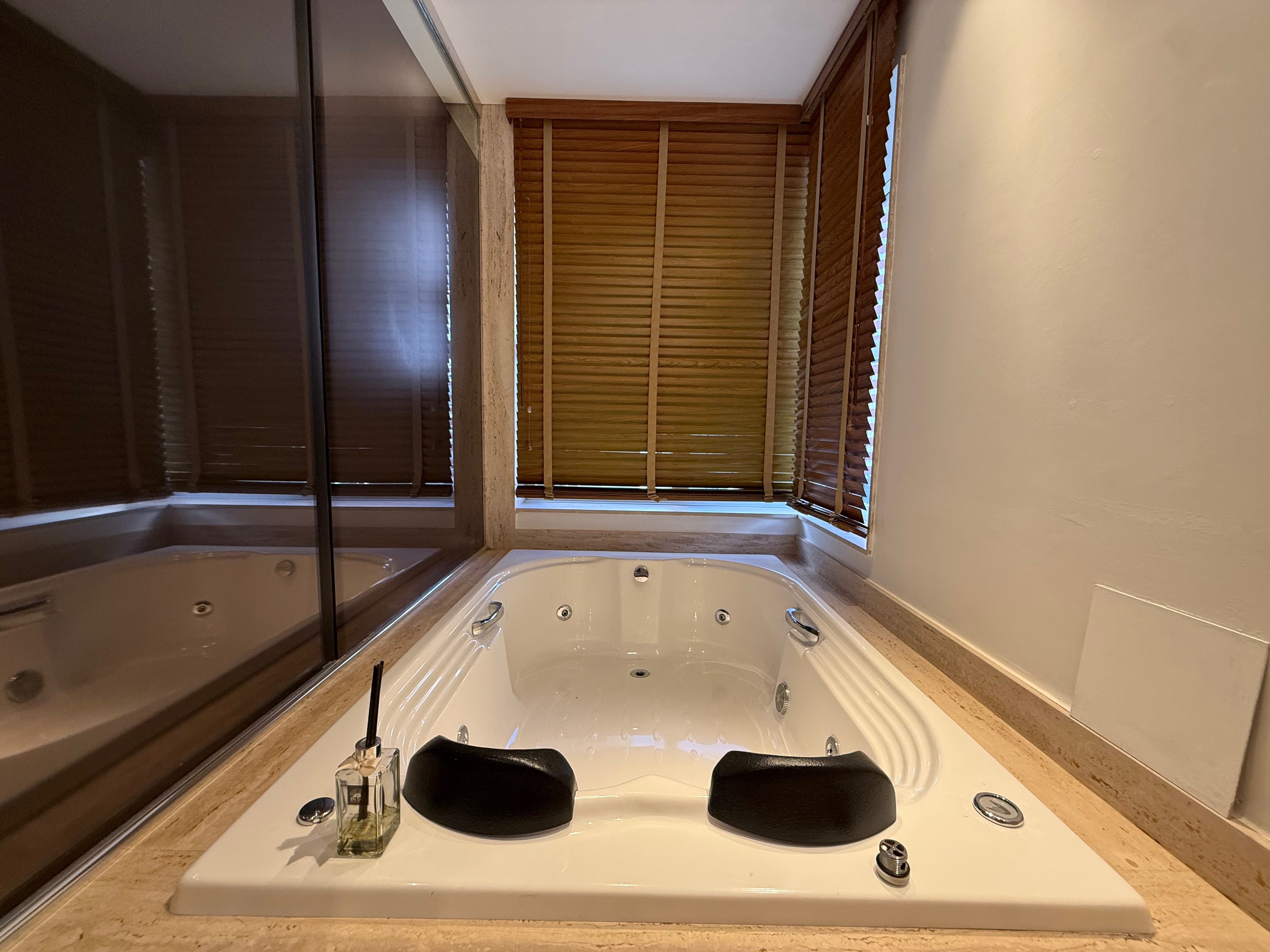 Apartamento à Venda,Porteira fechada, 245m² Privativo aceita permuta, Contém 4 suítes,3 vagas Garagem Gleba Palhano, Londrina, PR