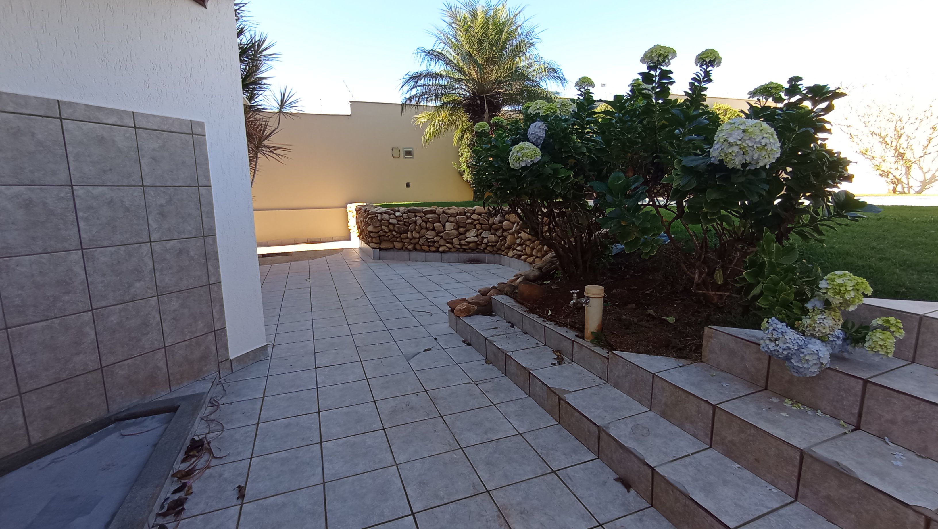 Casa à Venda, 4 quartos - 2 suítes/ piscina/ Tucanos,  Londrina, PR