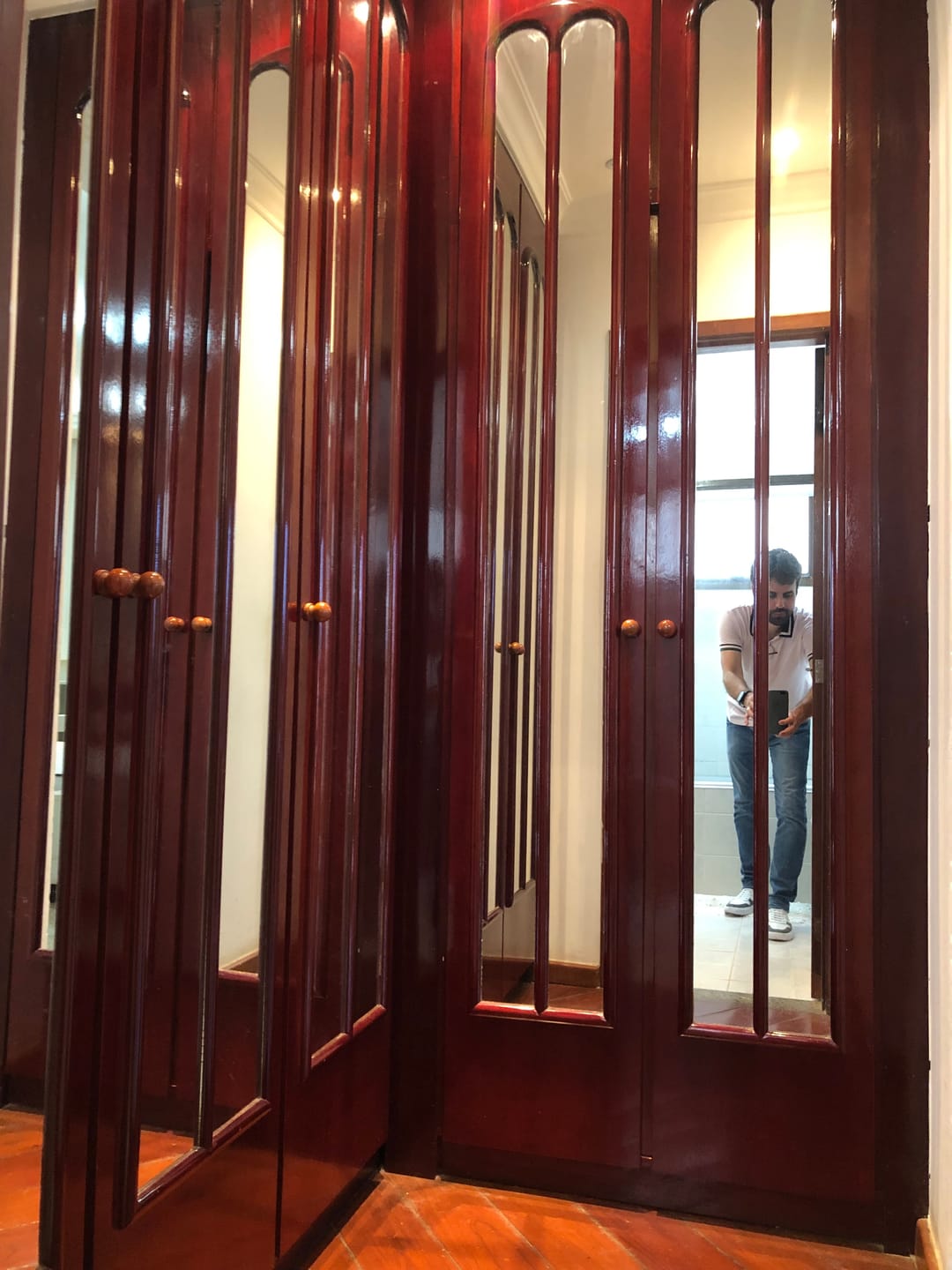 Apartamento à venda, Edifício Saint Simon, 57m² úteis, 1 quarto com suíte e closet, duplex, mobiliado - Centro, Londrina, PR