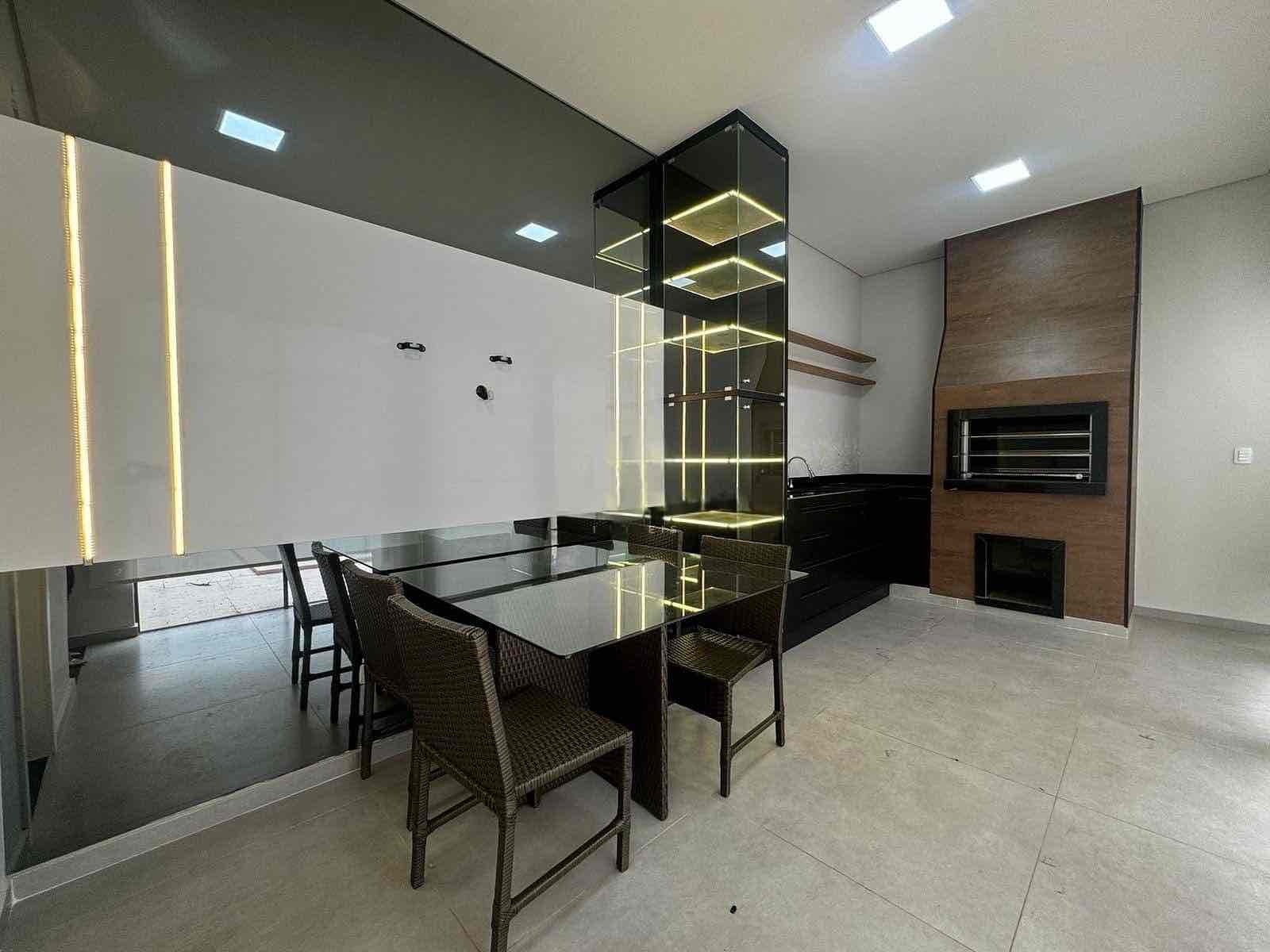 Casa  à venda, Royal Forest, 292m² úteis, 3 suítes, piscina aquecida, 4 vagas - Esperança, Londrina, PR