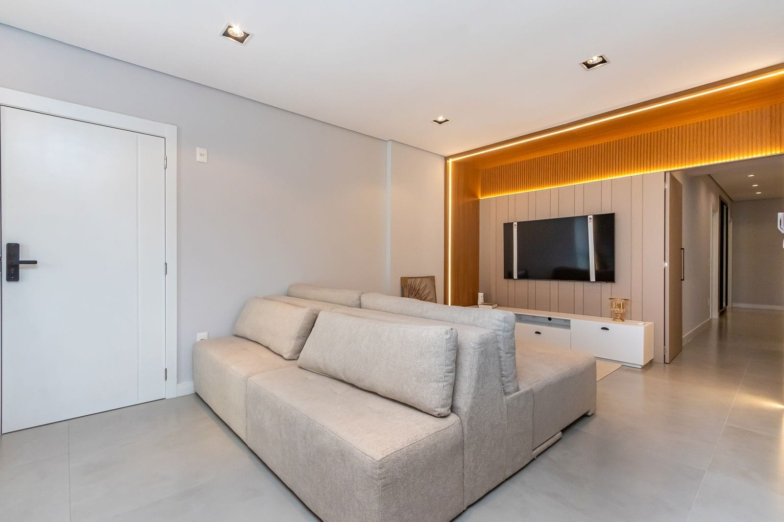 Apartamento à venda, Edifício Costa, 136m²úteis,  4 suítes, 1 Lavabo, 2 vagas, próximo a roda gigante, Pioneiros, Barra norte- Balneário Camboriú