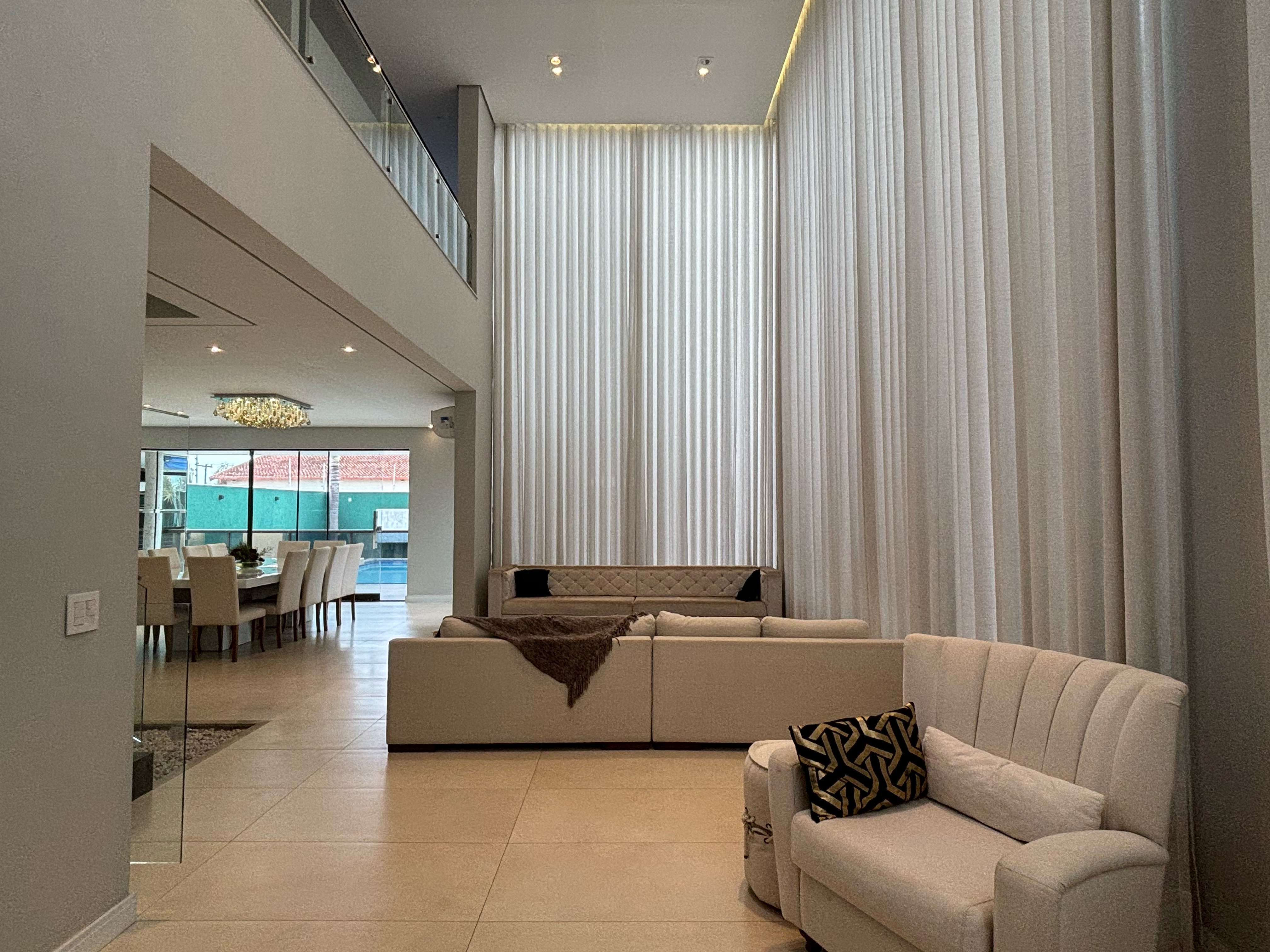Sobrado à venda e locação,  500m², 4 quartos (sendo 2 suítes), 6 banheiros, 4 vagas de garagem, Mediterrâneo - Londrina, PR