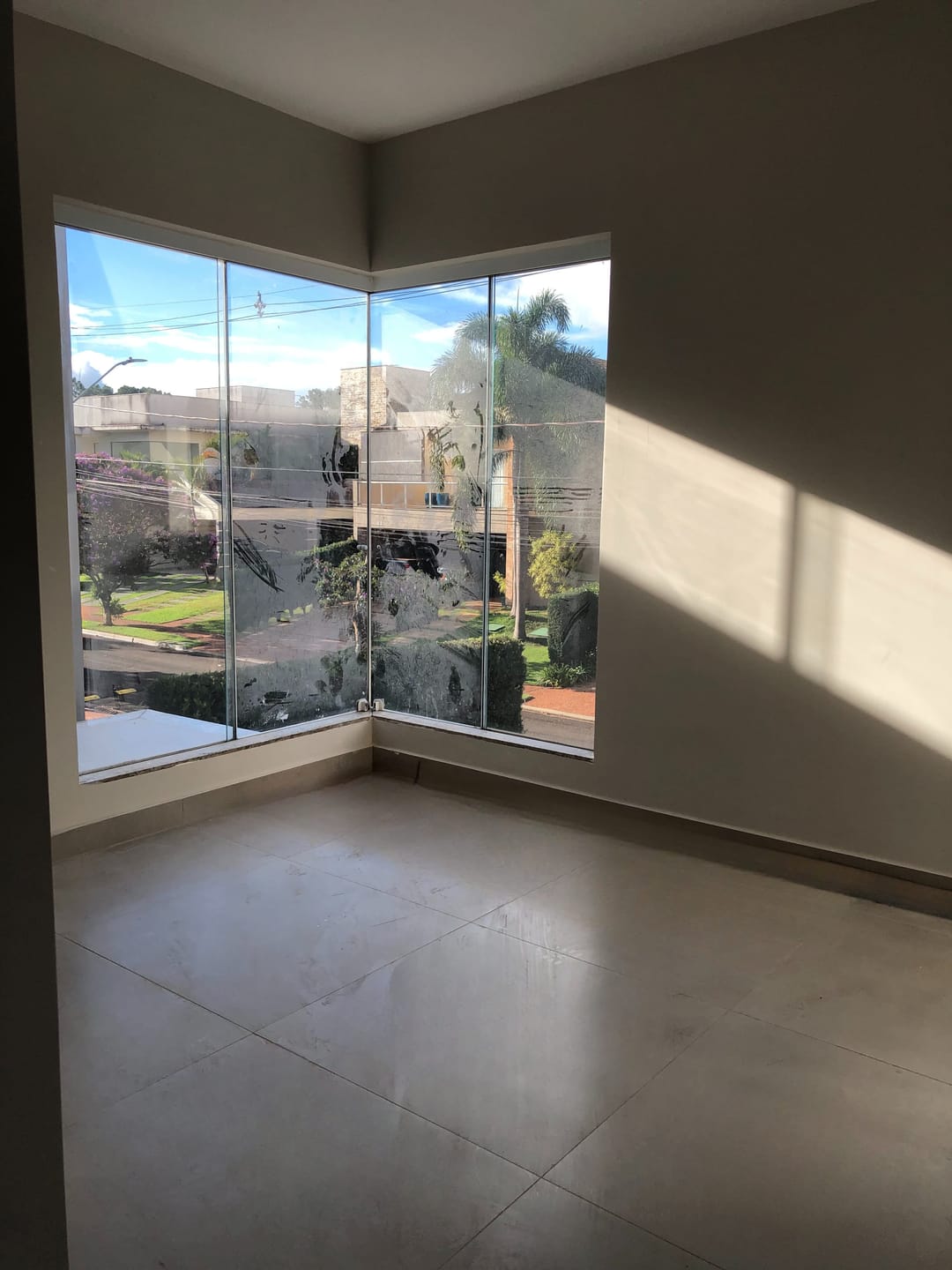 Casa à venda , Condomínio Acácia Imperial, 400m² privativos, 4 suítes, churrasqueira e piscina - Royal, Londrina, PR