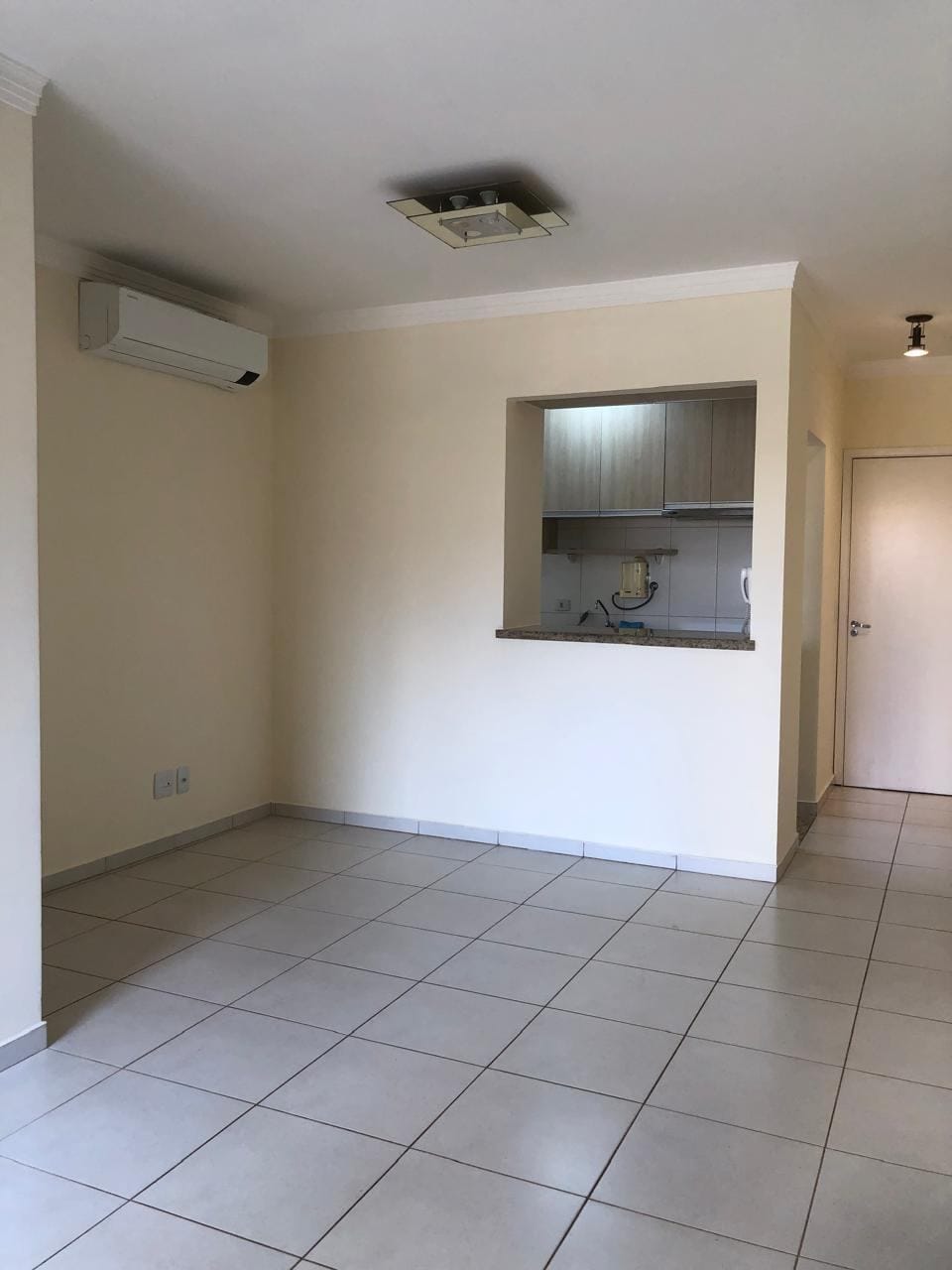 Apartamento à venda, Edifício Mirante do Lago, 76m² úteis, 3 quartos sendo 1 suíte, sacada com churrasqueira - Gleba Fazenda Palhano, Londrina, P