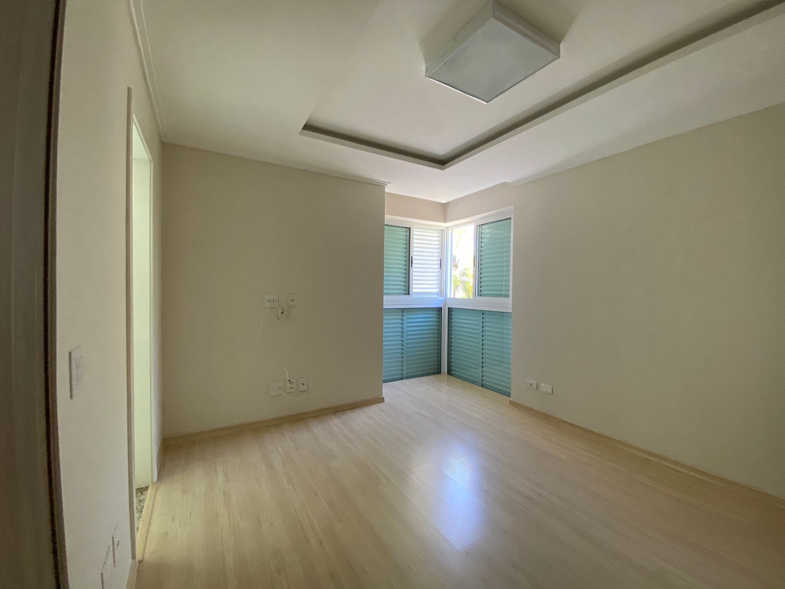 Triplex de luxo 500m² úteis/4 suítes no Cond. Alphaville II, churrasqueira /piscina, ar condicionado, 2 lareiras - Vivendas do Arvoredo - Londrin