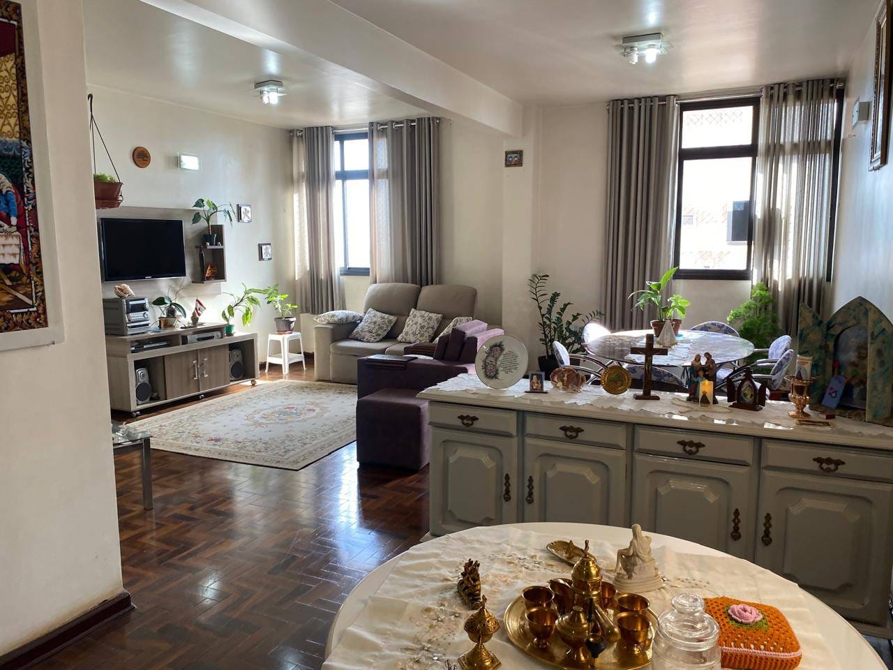 Apartamento à venda, 160 m²  úteis, 4 quartos sendo 1 suíte,  andar alto no Edifício Centro Comercial- Centro, Londrina, PR