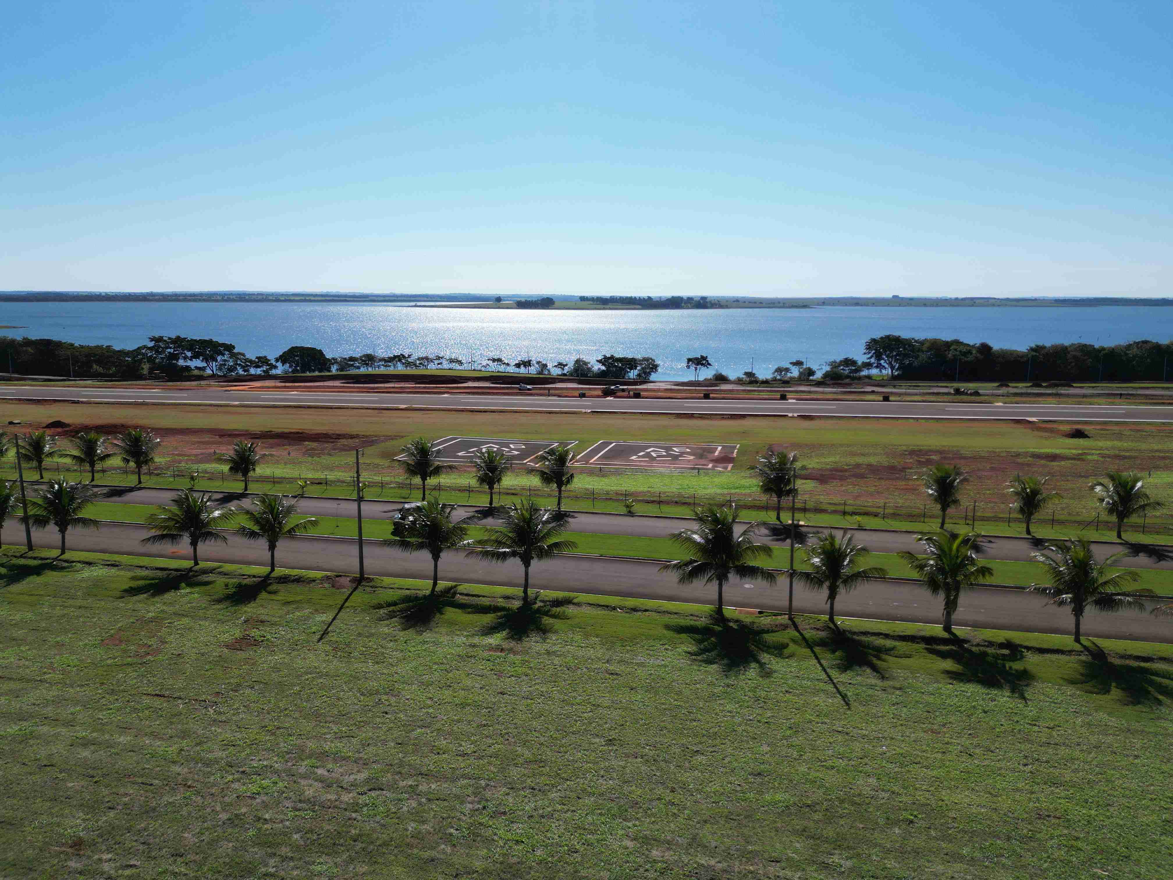 Lote 800m²  à venda em Condomínio Punta Del Este - bem localizado em frente a pista de avião- Sertaneja PR
