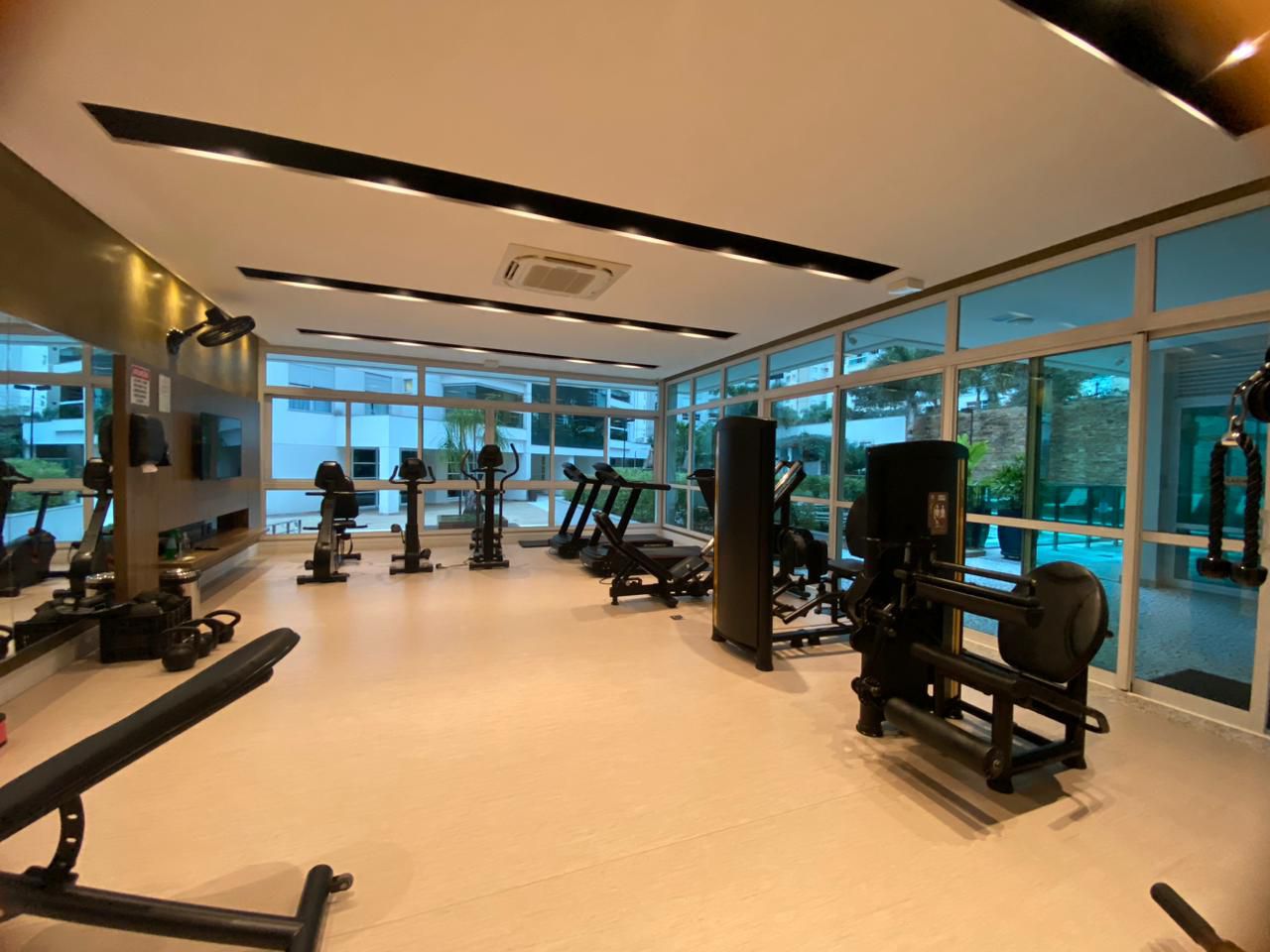 Apartamento à venda, Edifício Landmark, 214m² úteis, 2 suítes,2 Demi suítes, 3 vagas, estuda permuta de menor valor  - Gleba Fazenda Palhano, Lon