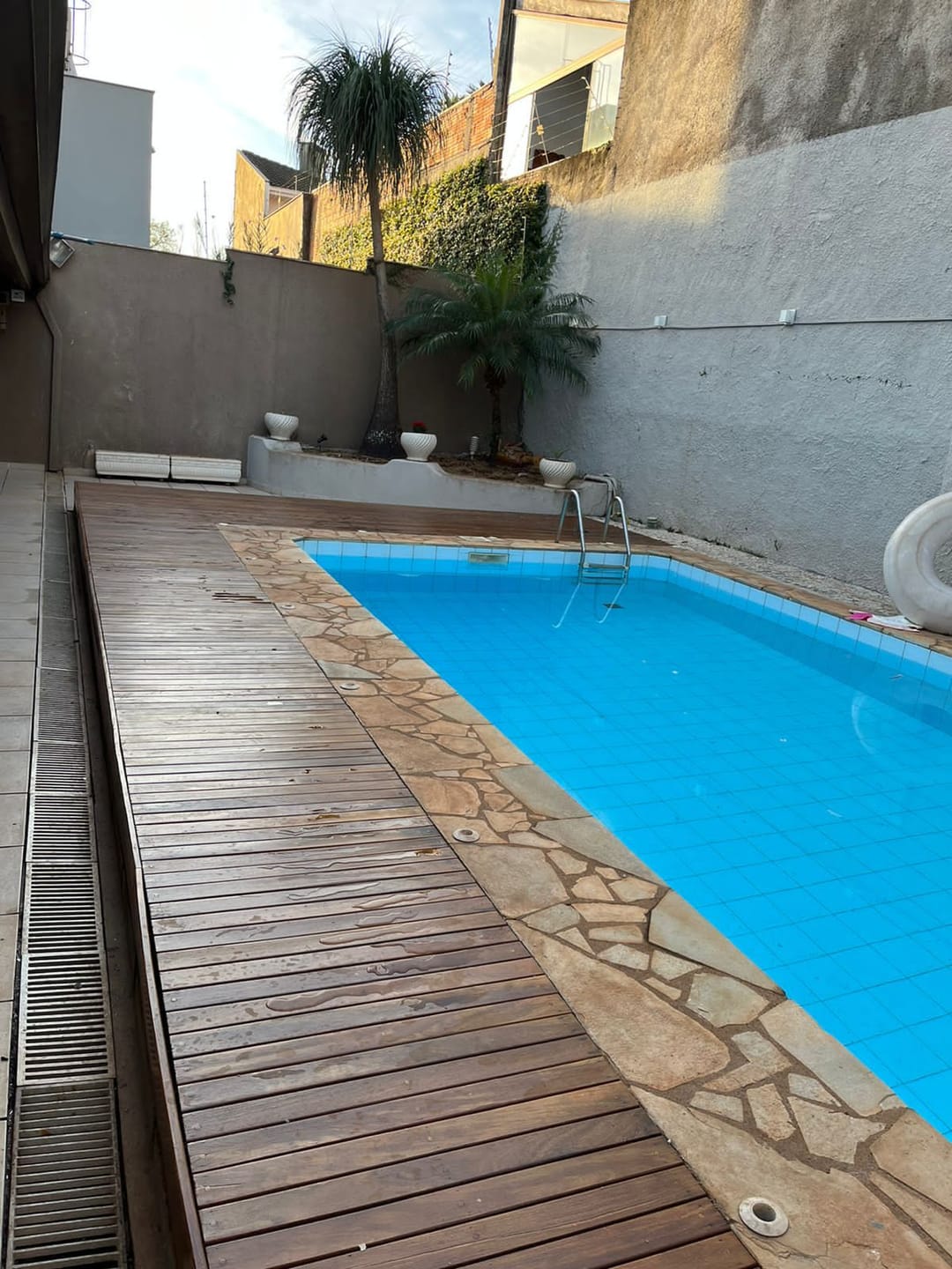 Casa Residencial ou Comercial de 400 m² para venda, 05 quartos (sendo 2 suítes) piscina, de frente para o lago Igapó 1 -Bairro Canaã, Londrina, P