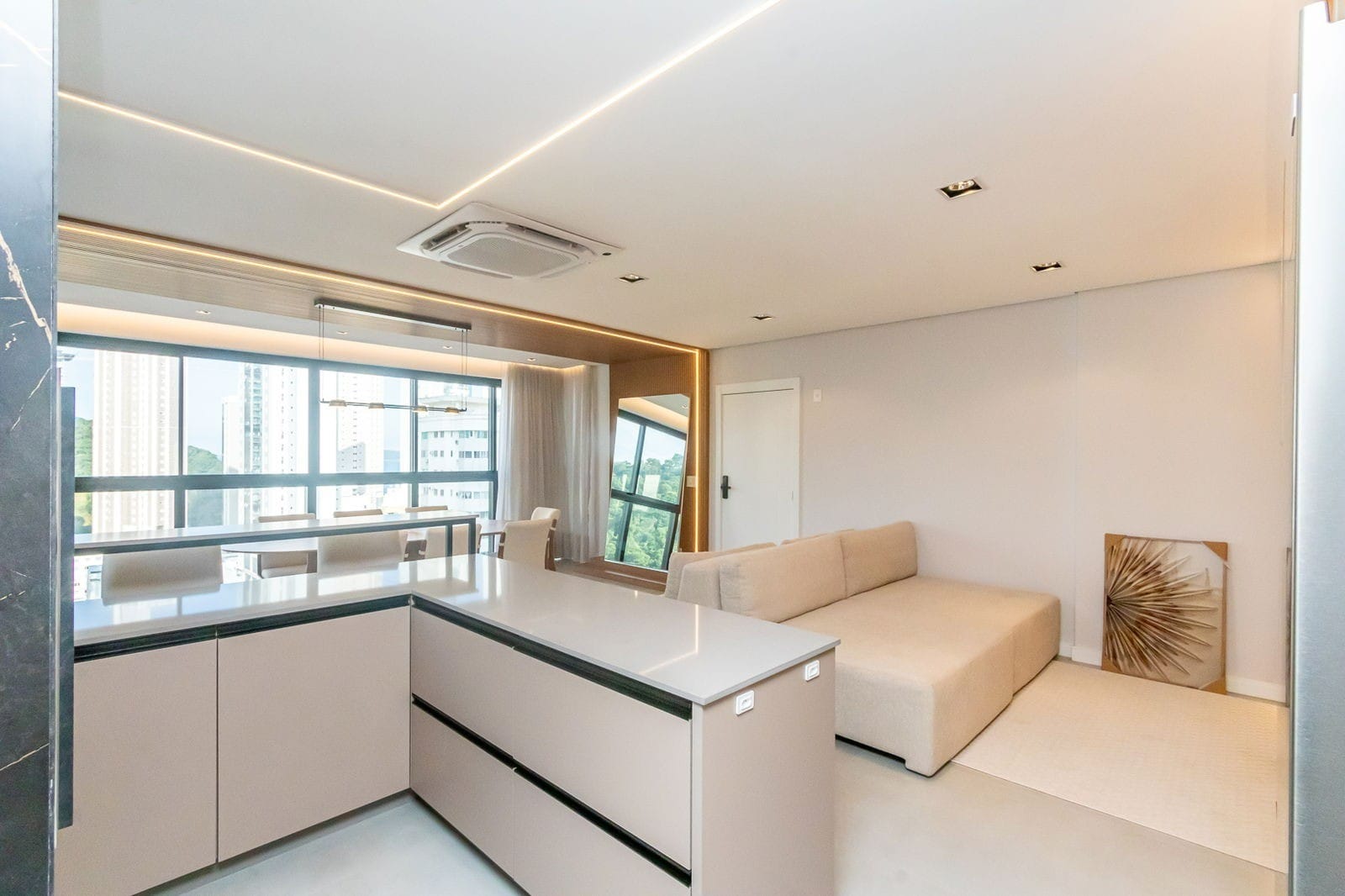 Apartamento à venda, Edifício Costa, 136m²úteis,  4 suítes, 1 Lavabo, 2 vagas, próximo a roda gigante, Pioneiros, Barra norte- Balneário Camboriú