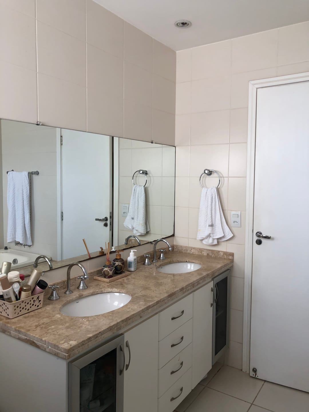 Apartamento à venda, Edifício Dolce Vita, 131,89m² úteis, 3 quartos (1 suíte), ampla varanda com churrasqueira, 2 vagas - Caiçaras, Londrina, PR