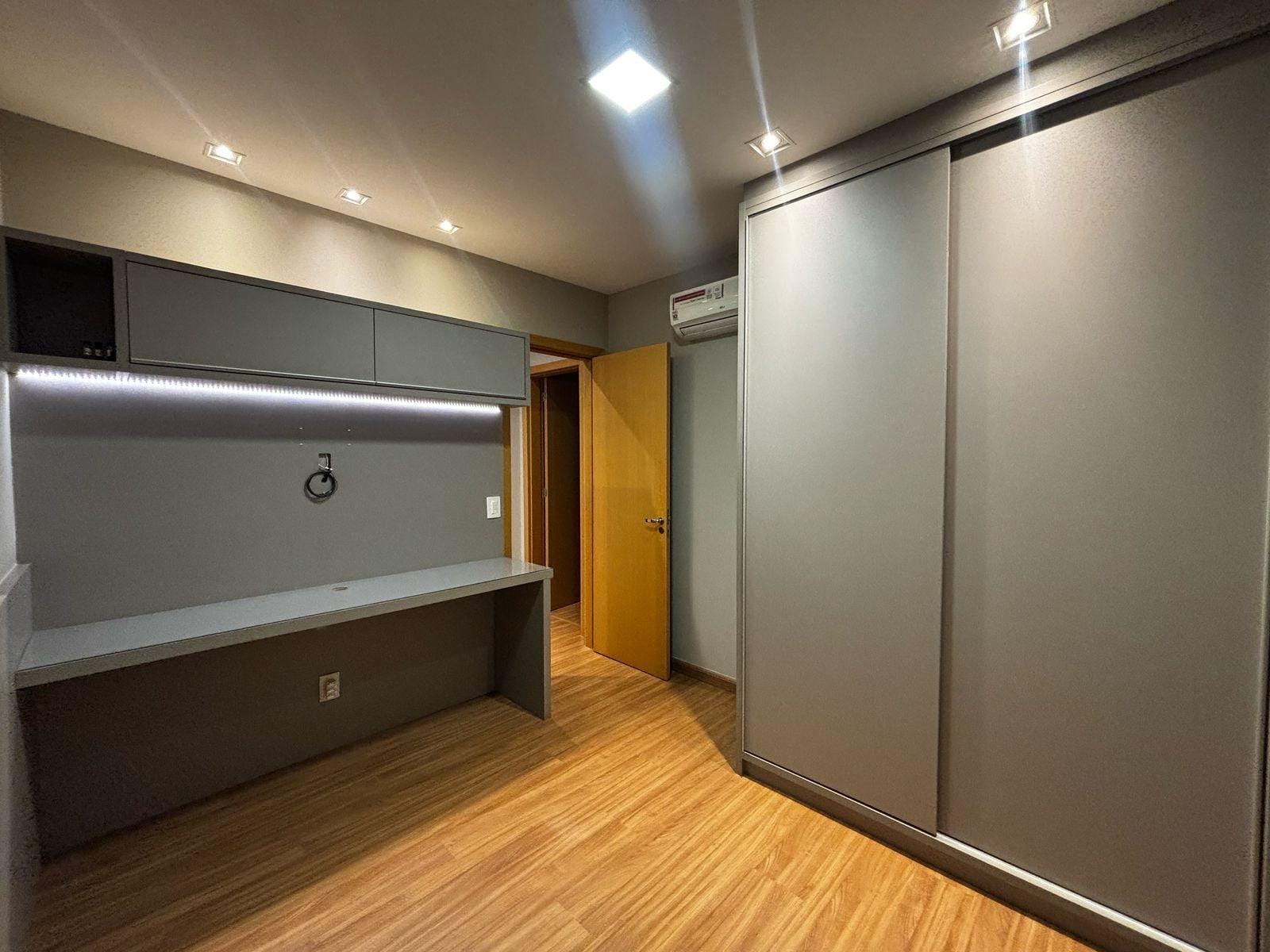 Apartamento à venda, Edificio Vert, 3 quartos sendo 1 suíte, planejado, andar alto, 3 vagas  Gleba Fazenda Palhano, Londrina, PR