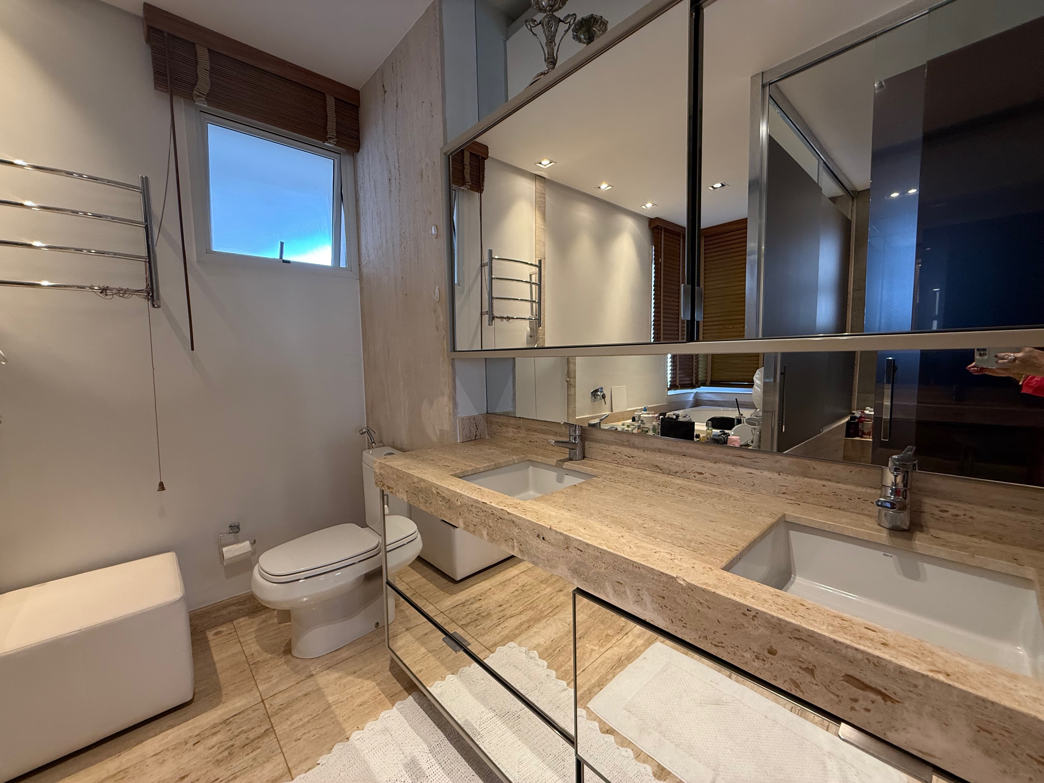 Apartamento à Venda,Porteira fechada, 245m² Privativo aceita permuta, Contém 4 suítes,3 vagas Garagem Gleba Palhano, Londrina, PR