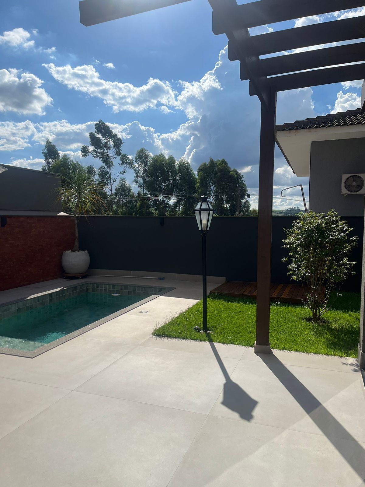Casa à venda, Condomínio  Royal Forest,  215m² úteis,3 suítes sendo 1 com  hidromassagem -Esperança- Londrina, PR