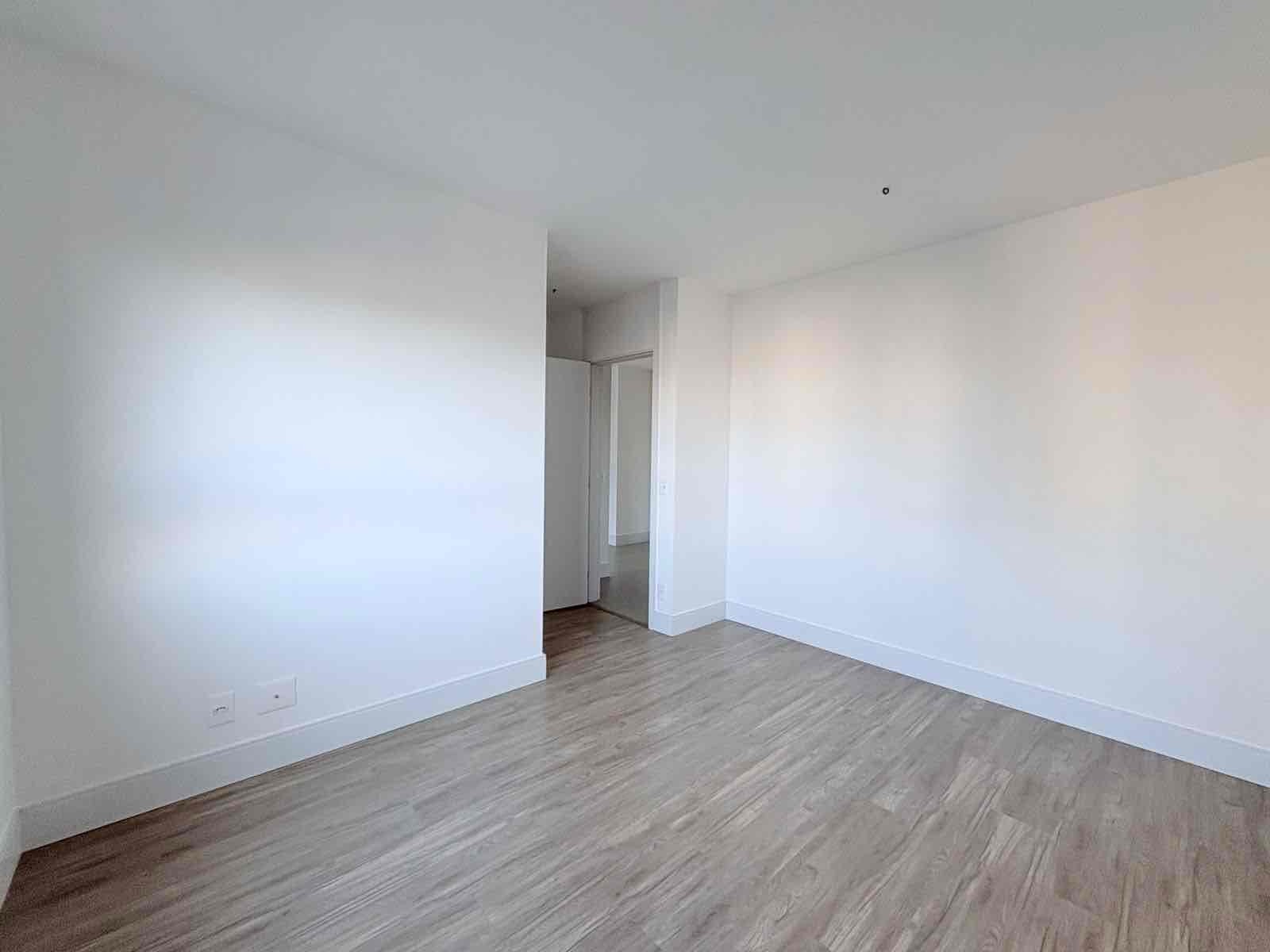 Apartamento novo à Venda, Edifício Lakeside, 232 m² úteis, 3 suítes, 4 vagas, sol da manhã,  elevador privativo, sacada com skinglass- Bela Suiça