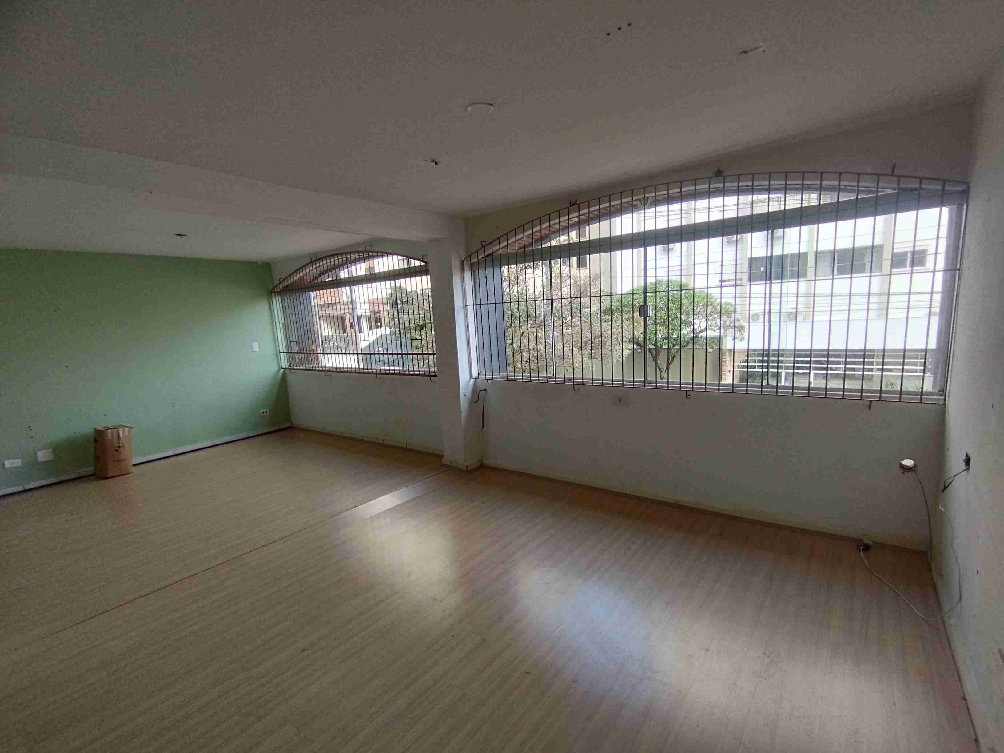 Loja para locação, Rua Fernando de Noronha, centro, 160M², barracão com mesanino. amplo, frente vidro, aluguel R$ 5.000. Londrina-PR