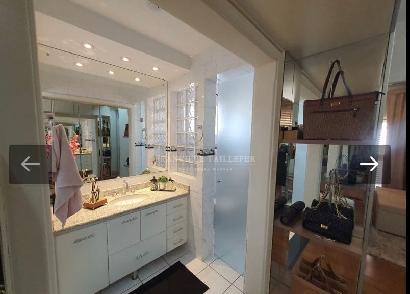 Sobrado a venda, Cond. Village Pinheiro, 246 m² úteis, 3 quartos sendo 1 suite master, 4 vagas- Portal de Versalles II- Londrina Pr
