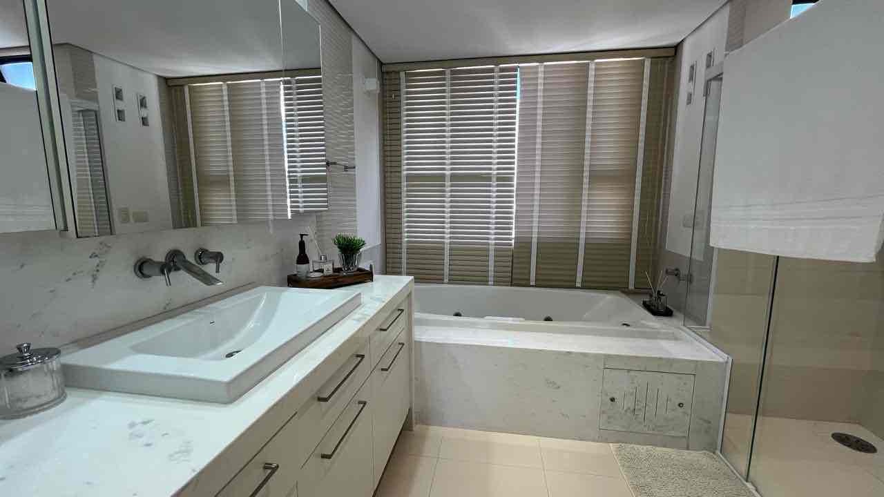 Apartamento semi mobiliado à venda, Edifício Palazzo Veronesi, 240m² úteis, 4 quartos sendo 2 suítes - Bela Suiça, Londrina, PR